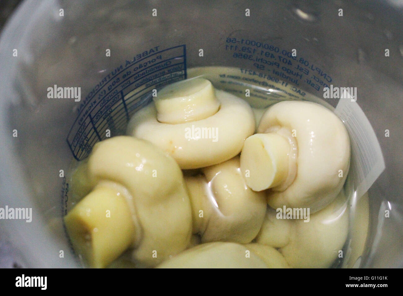 Carapicuiba, SP - 05/07/2016: fungo è andato meno Prezzo - prezzo a fungo decapati modificato da 0,57% a partire da gennaio 2007 ad aprile 2016, secondo i dati dell'indice dei prezzi al consumo (IPCA). (Foto: R?mullo Dawid / FotoArena) Foto Stock