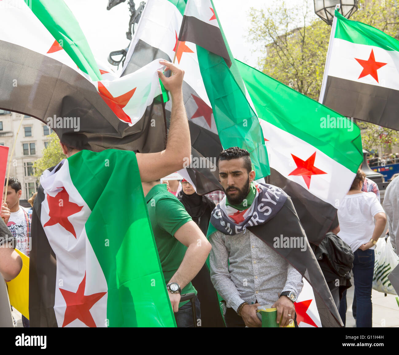 Londra, Regno Unito. Il 7 maggio, 2016. Rally siriano medici di supporto sotto il fuoco. Un rally in Trafalgar Square con altoparlanti è stata seguita da un marzo giù Whitehall a Downing Street . Credito: Jane Campbell/Alamy Live News Foto Stock