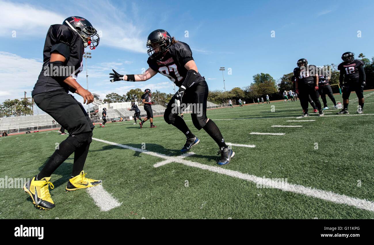 Los Angeles, California, USA. 07 Maggio, 2016. La squadra di casa Pacific Warriors andare attraverso il warm up trapani prima di loro Calcio Femminile Alliance partita contro la città del peccato Trojan. La WFA è la più grande delle diverse donne ad affrontare campionati di calcio di tutto il paese che hanno combattuto per anni per mantenere la redditività nel volto di scarse presenze, sponsorizzazione, il sostegno finanziario e la copertura dei mezzi di informazione. © Brian Cahn/ZUMA filo/Alamy Live News Foto Stock