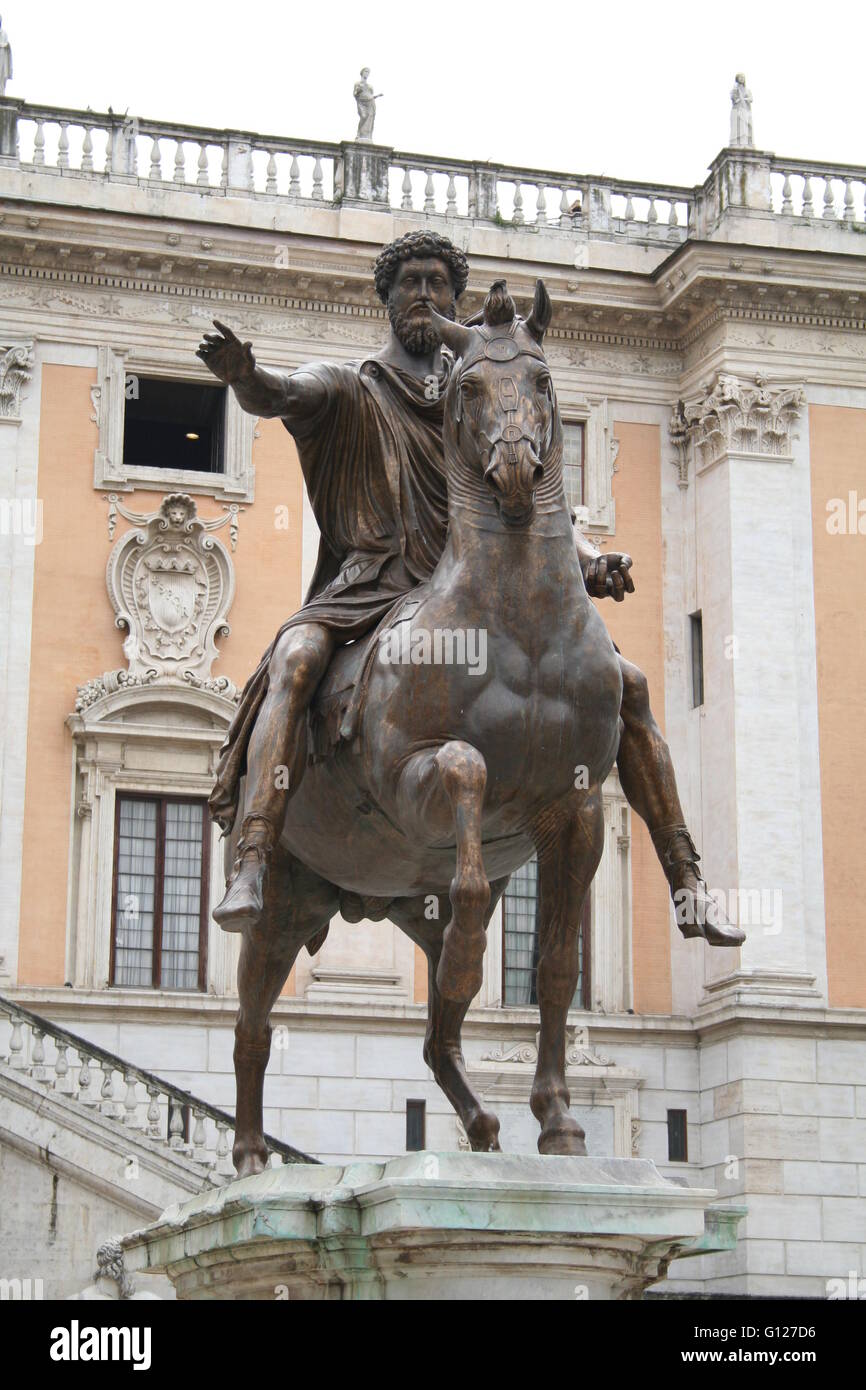 Statua di cavallo e cavaliere; Roma, Italia Foto Stock