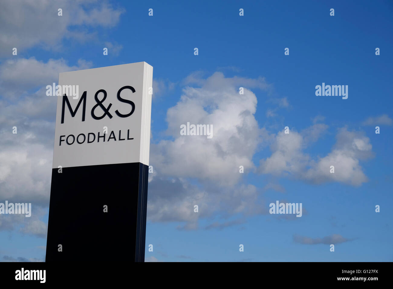 M & S logo, Grantham, Lincolnshire, England, Regno Unito Foto Stock
