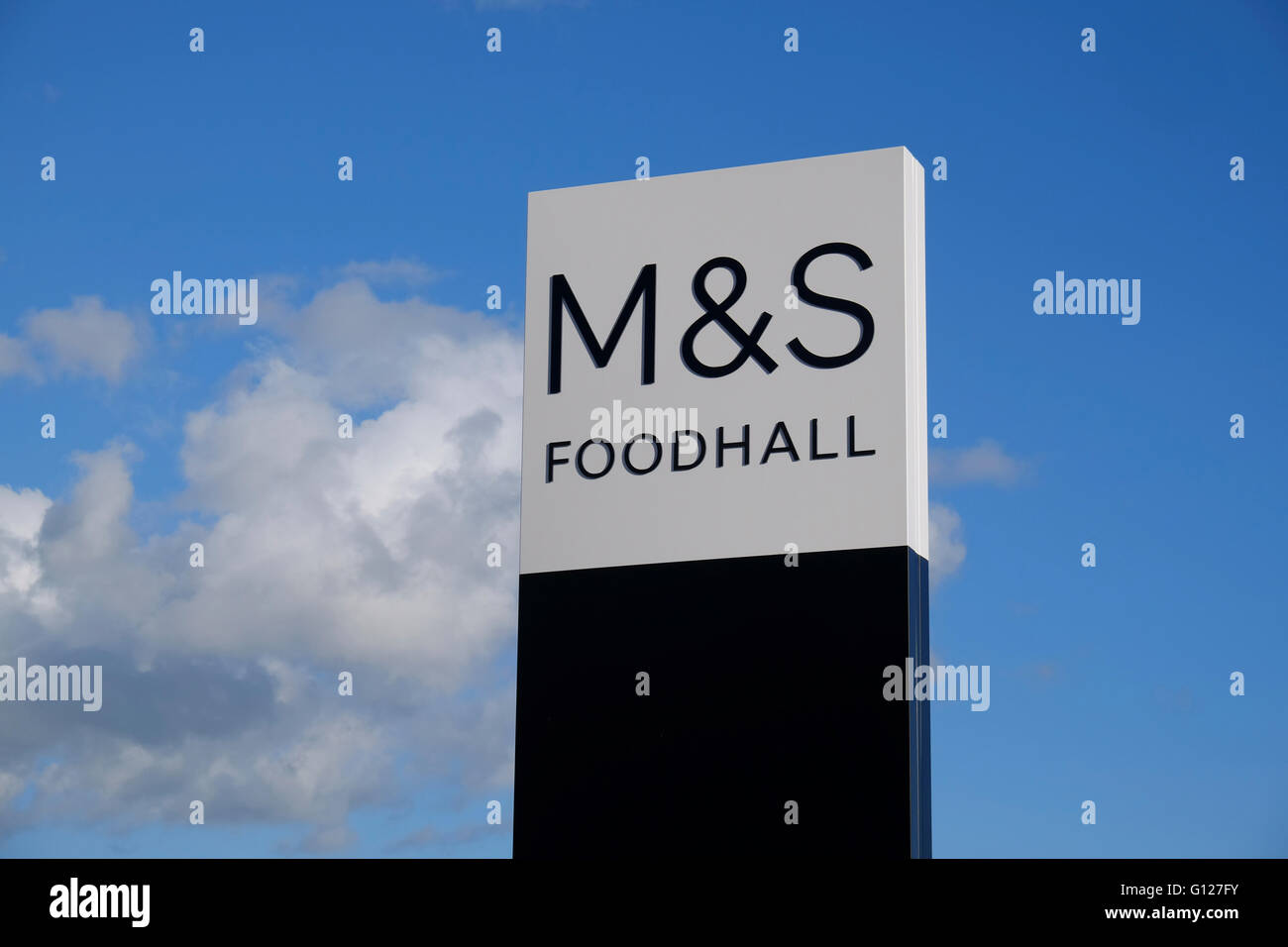 M & S logo, Grantham, Lincolnshire, England, Regno Unito Foto Stock
