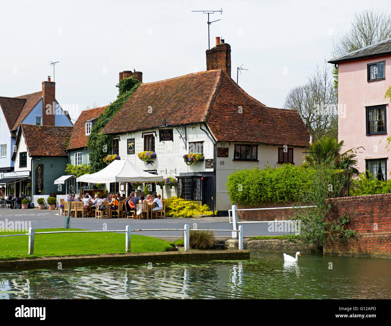 La Fox Inn nel villaggio di Finchingfield, Essex, Inghilterra, Regno Unito Foto Stock