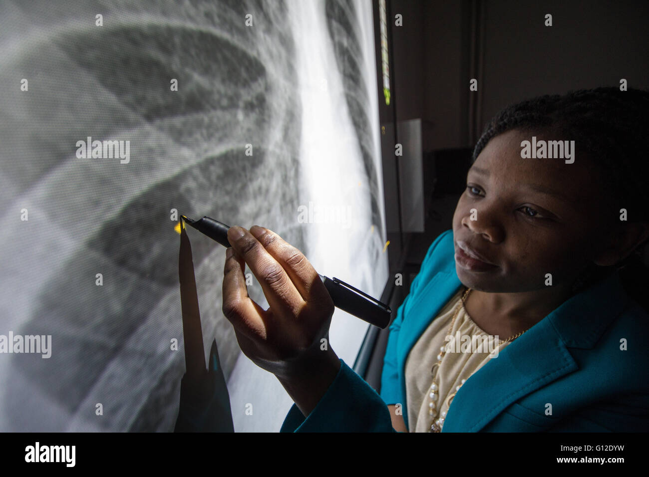 Radiografia gli studenti utilizzando ultrasuoni e raggi x Foto Stock