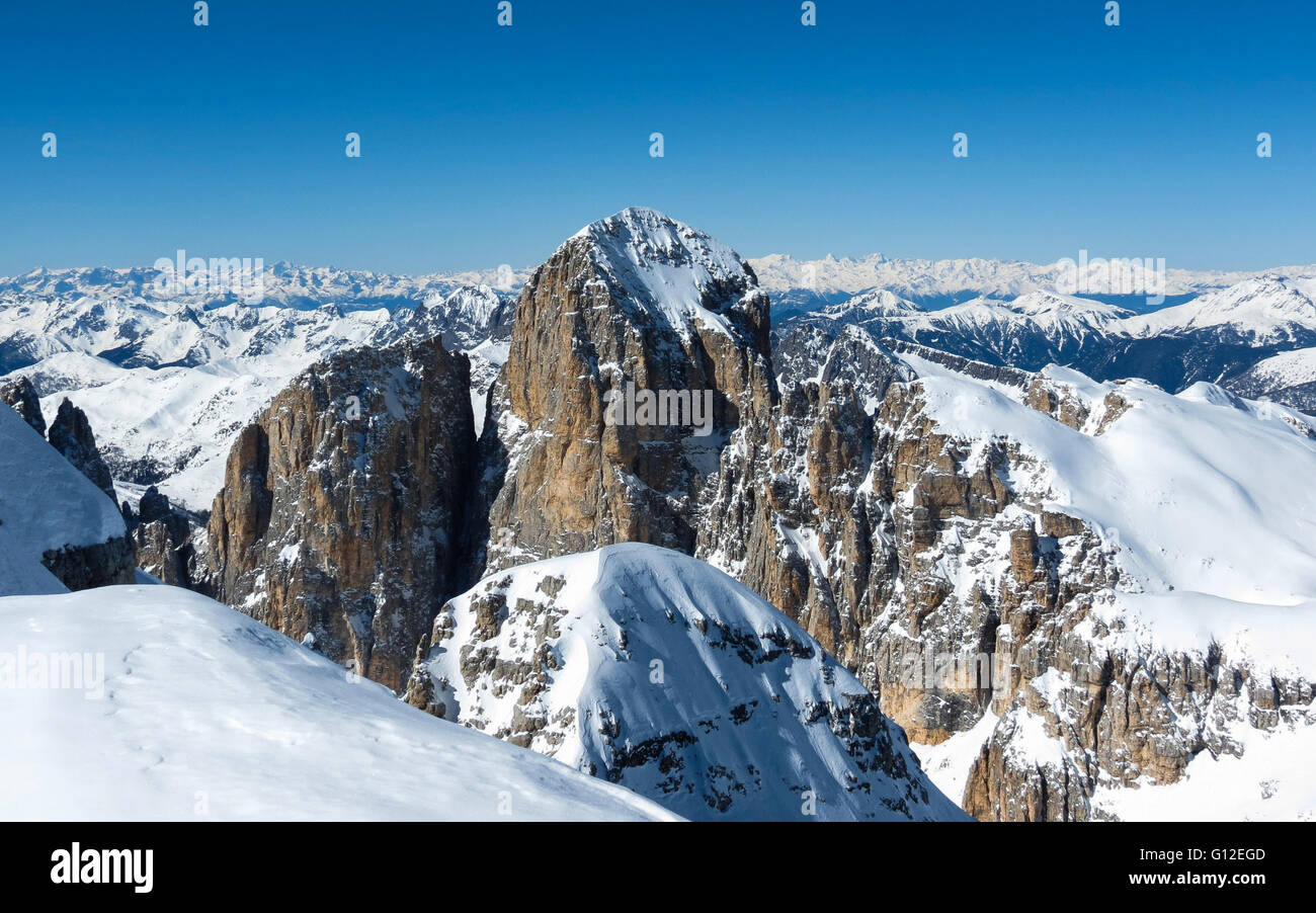Cima Immink picco e Pala di San Martino picco. Montagne di il gruppo delle Pale di San Martino. Stagione invernale nelle Dolomiti del Trentino. Alpi italiane. Foto Stock