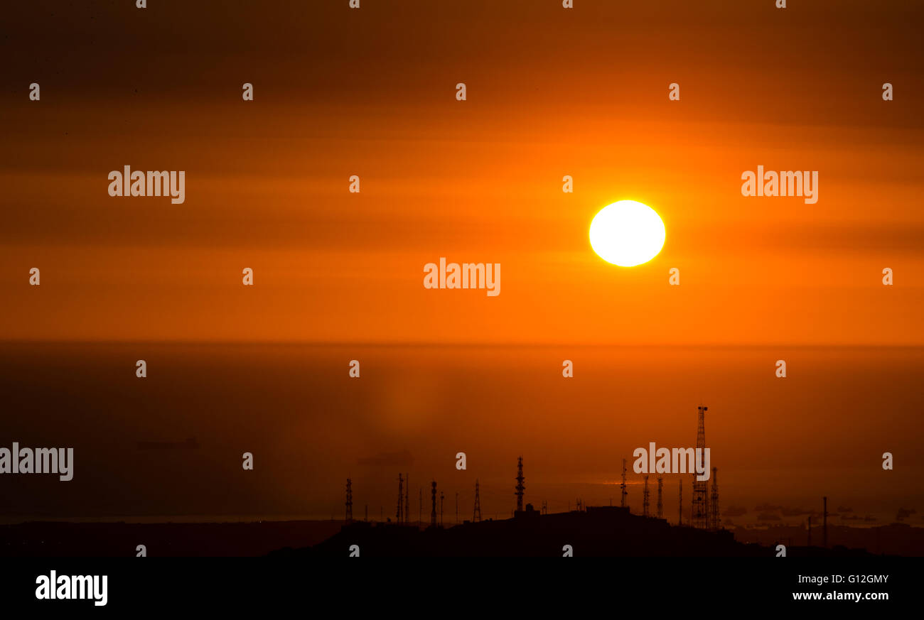Tramonto sull'oceano pacifico, della città di Lima, Perù. Foto Stock
