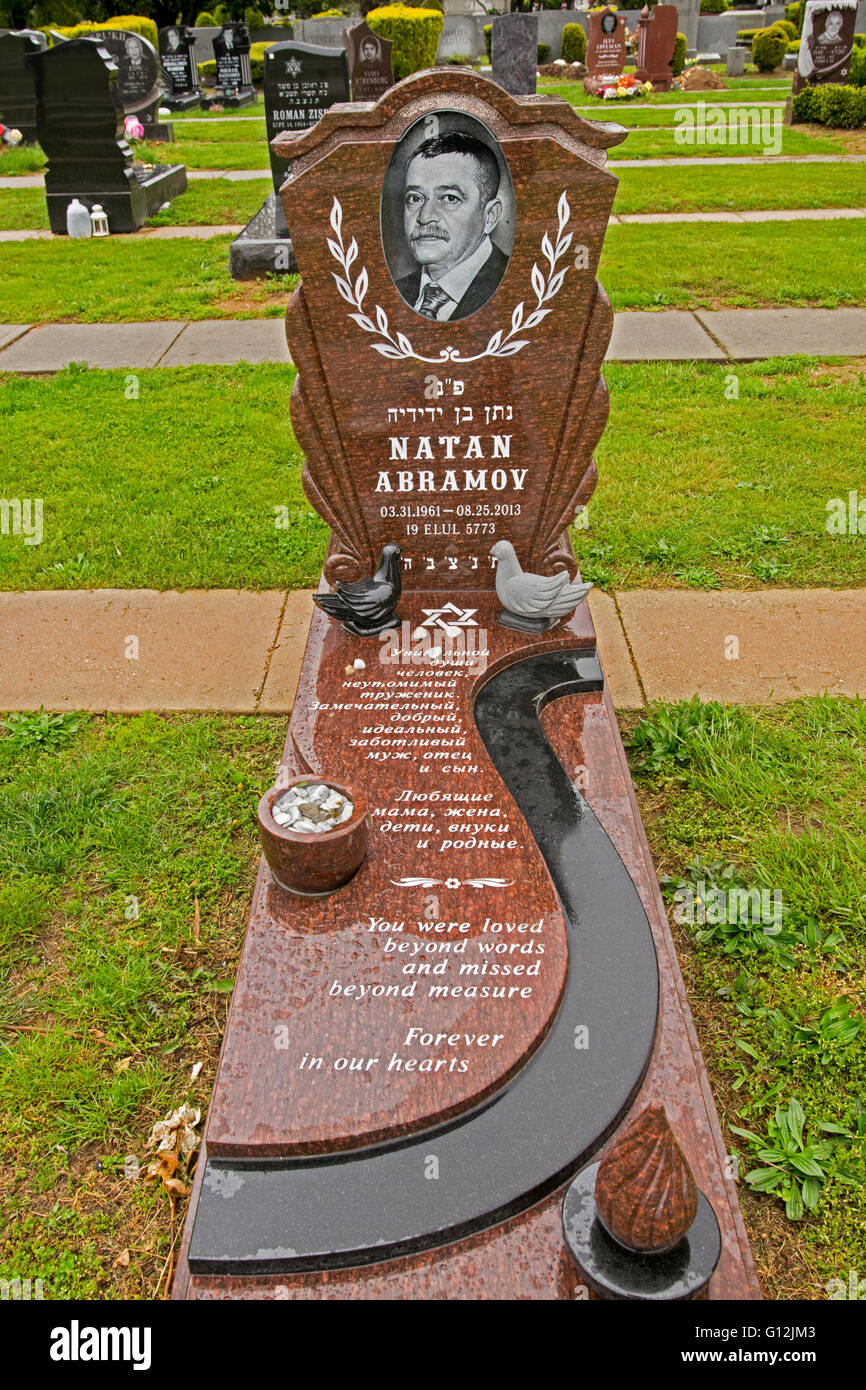 Lapide ornata di un ebreo russo uomo uomo a Montefiore cimitero di Cambria Heights, Queens, a New York Foto Stock