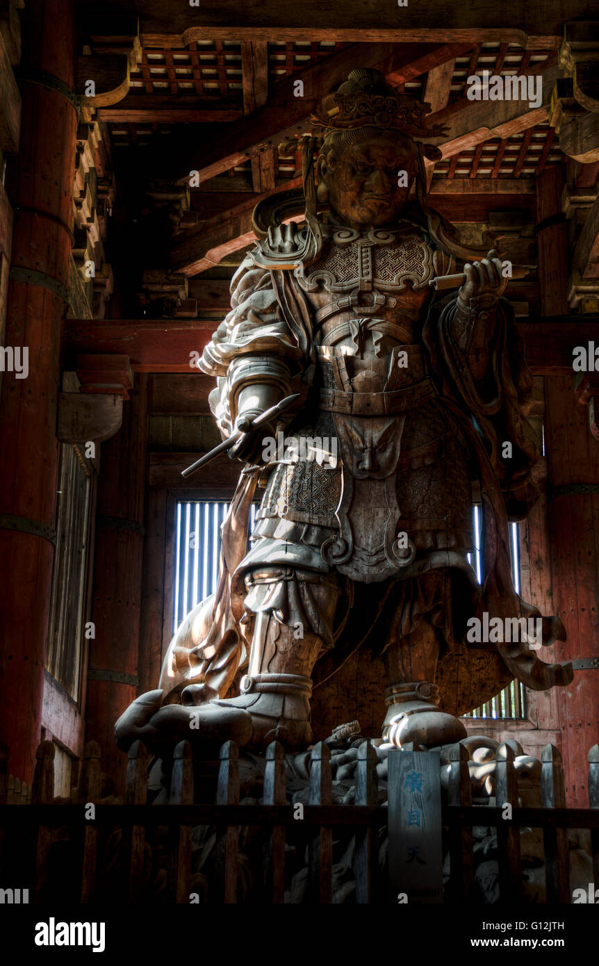 Komukuten custode in T?dai-ji Daibutsu-den, Nara Foto Stock