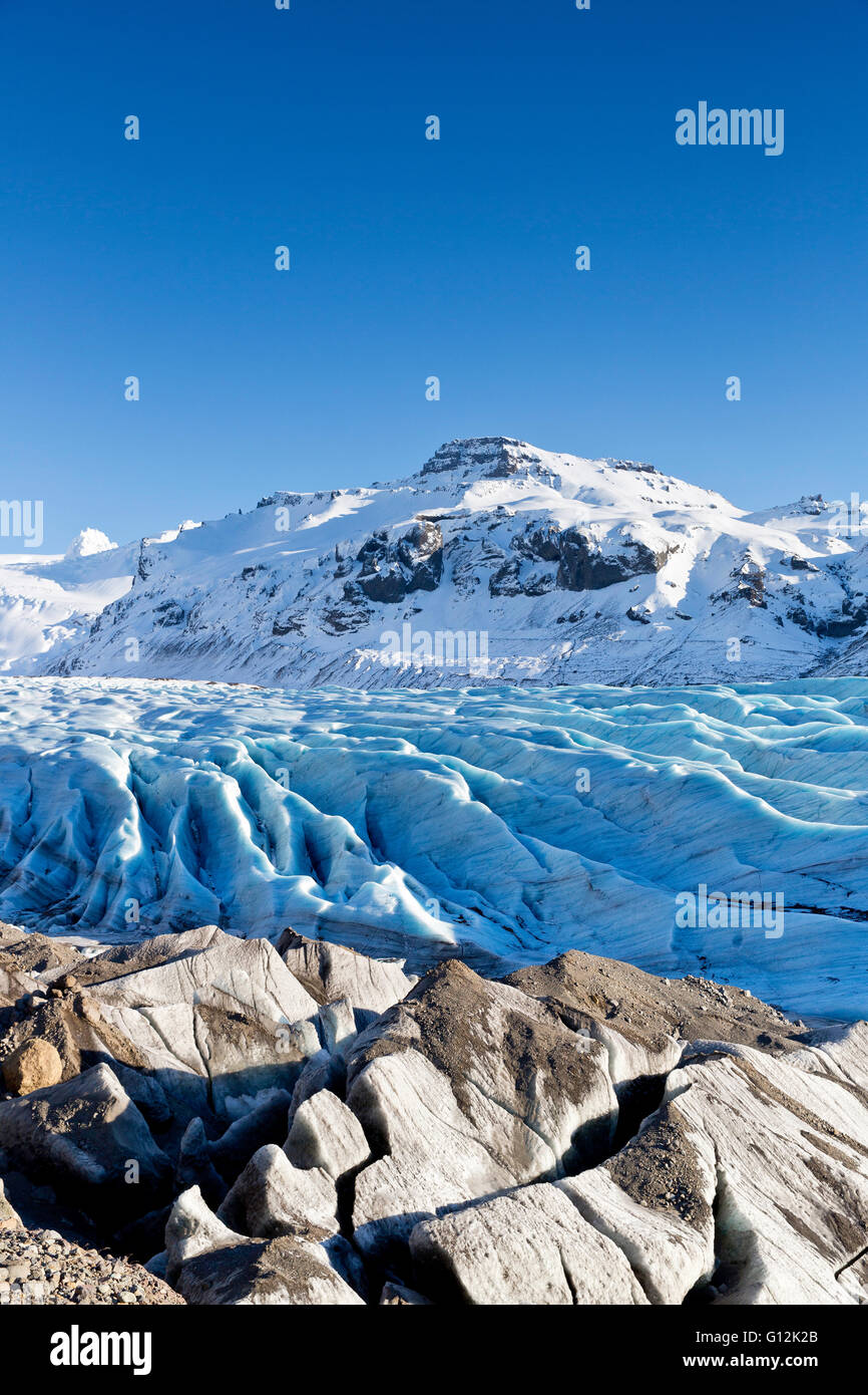 Blu ghiaccio al ghiacciaio Svinafellsjokull, Skaftafell, Vatnajoekull National Park, Islanda Foto Stock