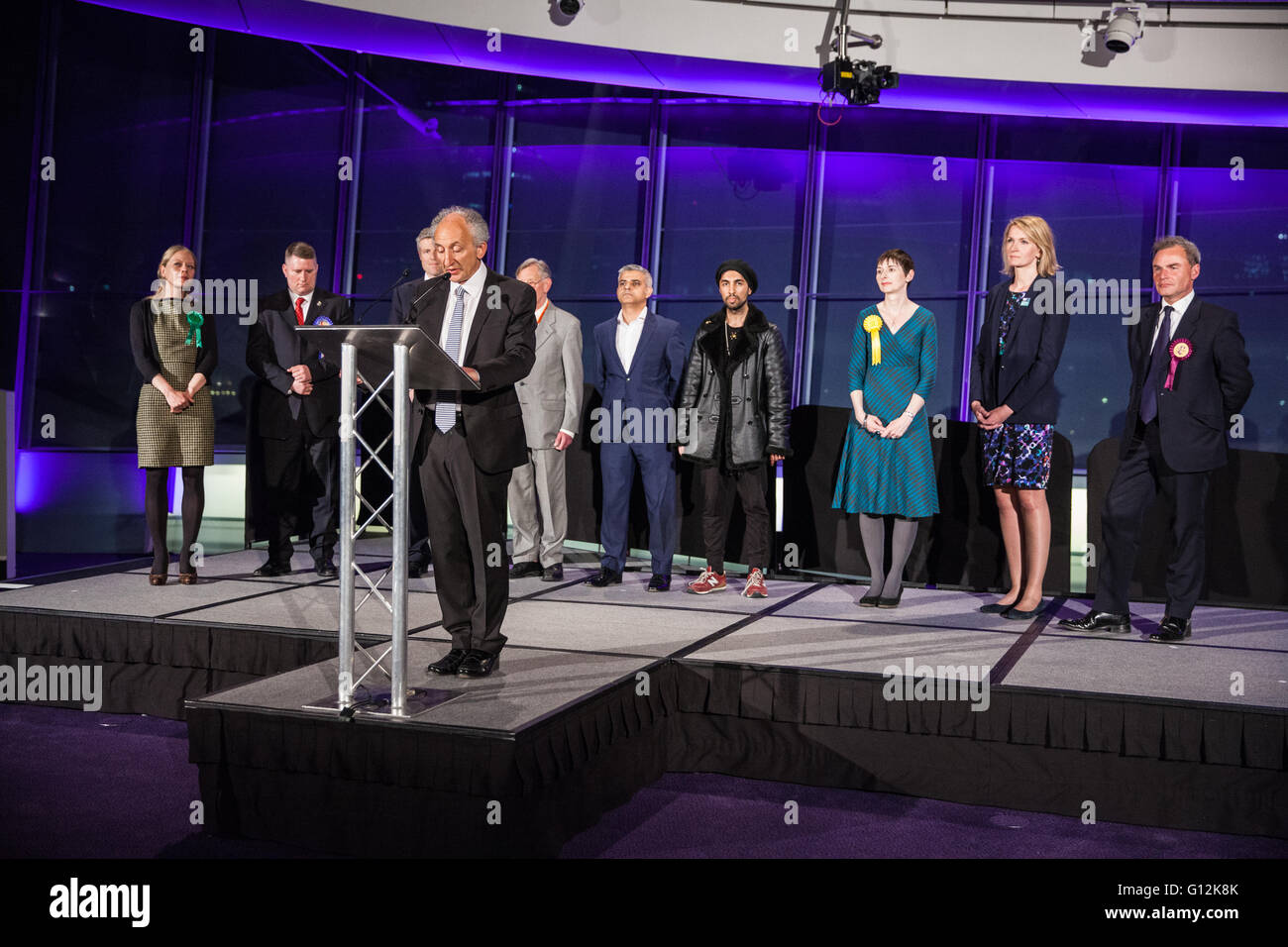 Londra, Regno Unito. Il 7 maggio, 2016. Jeffrey Jacobs, Greater London Ritorno ufficiale, annuncia il London Mayoral risultati elettorali. Foto Stock