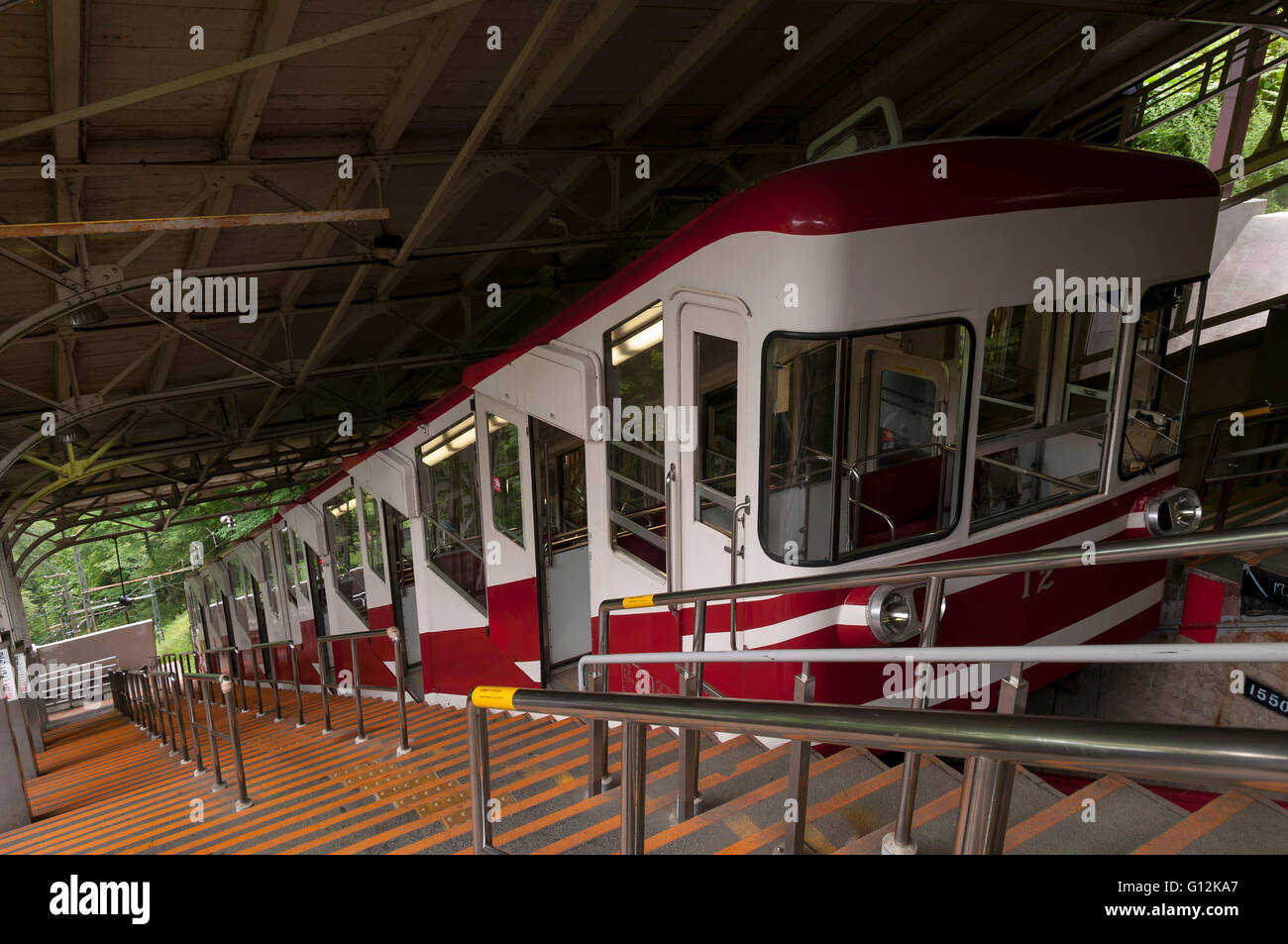La funivia che viaggia fino alla montagna di Koya san, Giappone Foto Stock