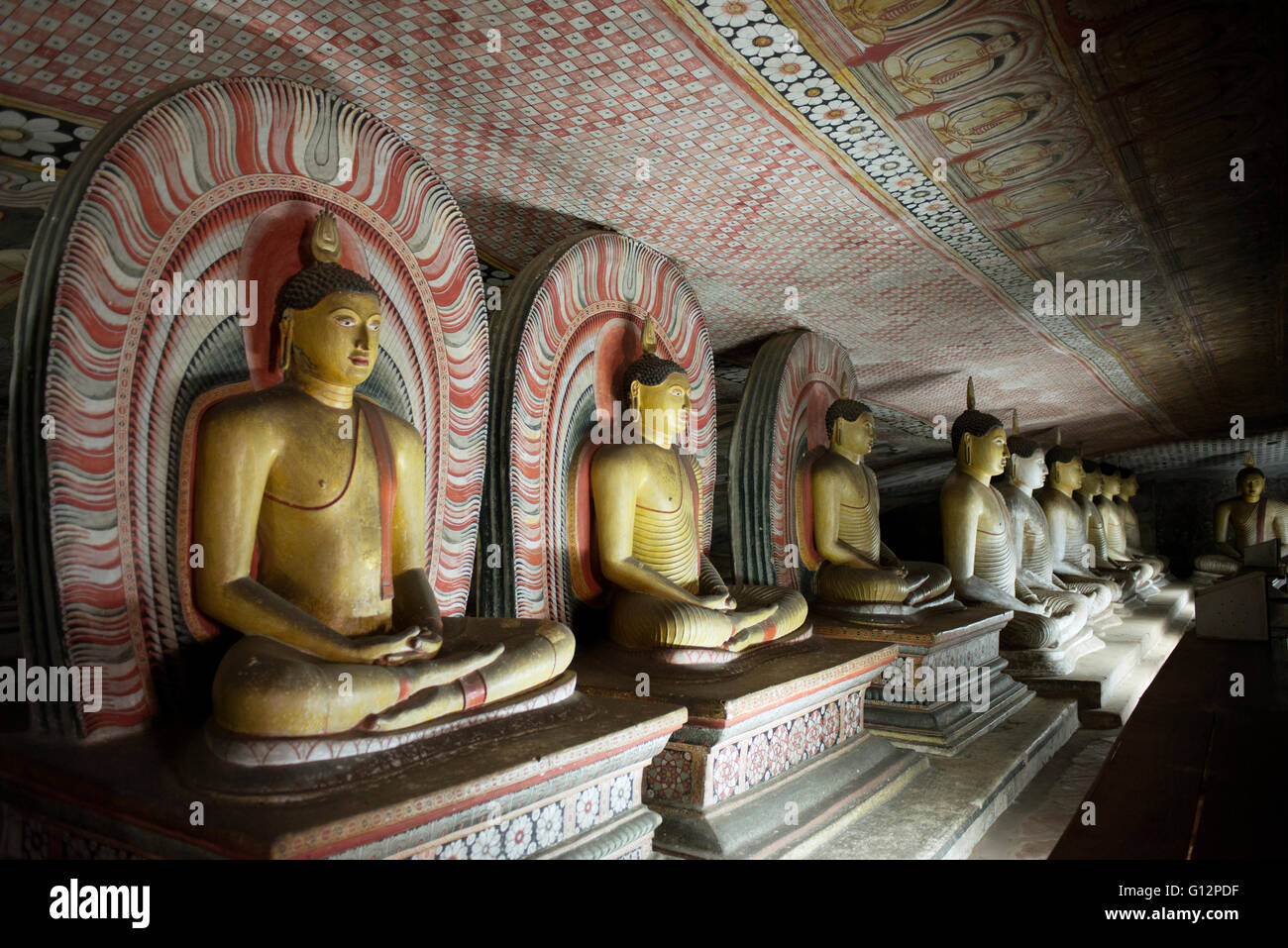 Grotta di templi, Sito Patrimonio Mondiale dell'UNESCO, Dambulla, Nord provincia centrale, Sri Lanka, Asia Foto Stock