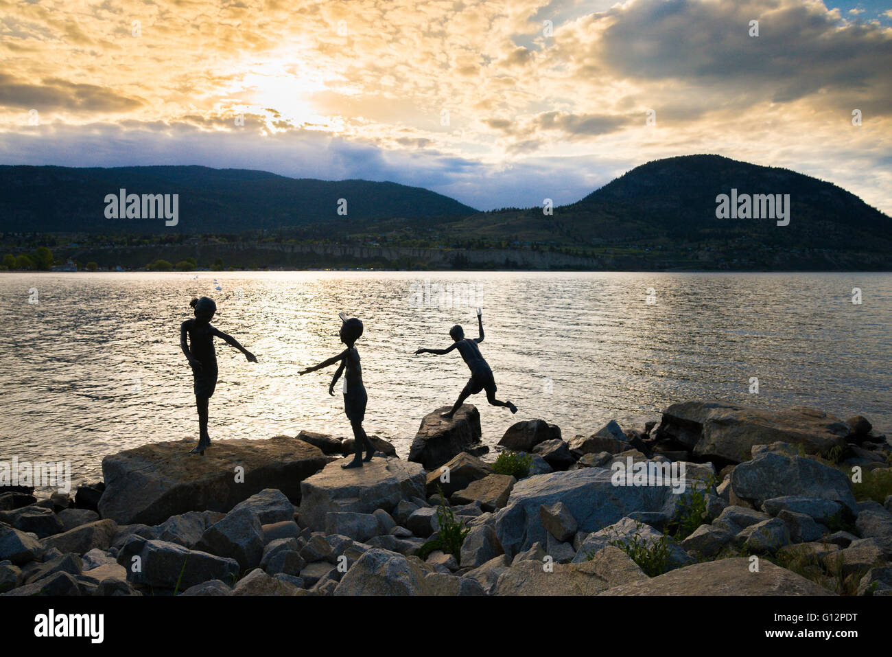 La scultura denominata "romp' dall'artista Chong Fahcheong presso la riva del lago Okanagan, Penticton, Okanagan Valley, British Columbi Foto Stock