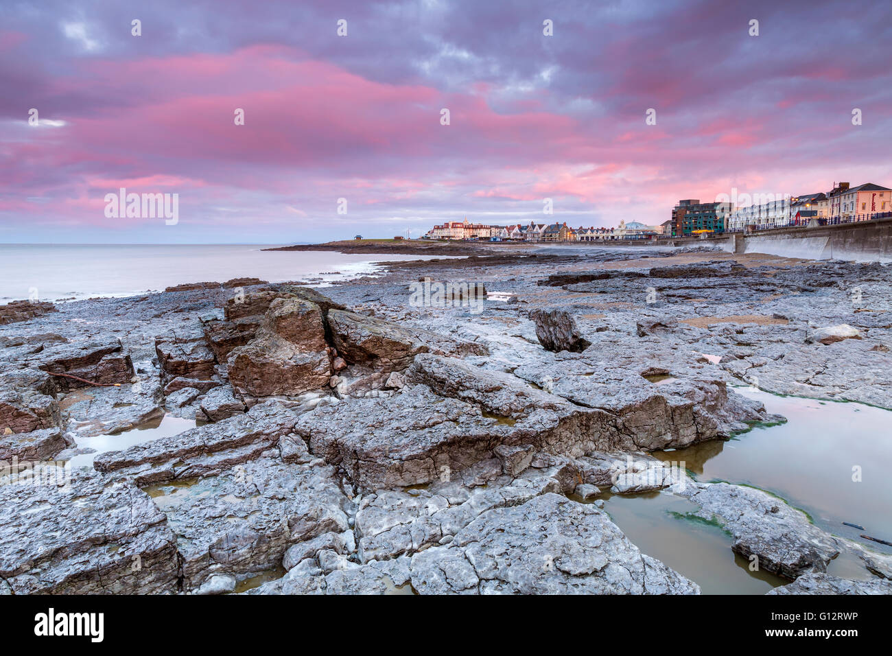 La mattina presto a città costiera Porthcawl, Bridgend, Wales, Regno Unito, Europa. Foto Stock