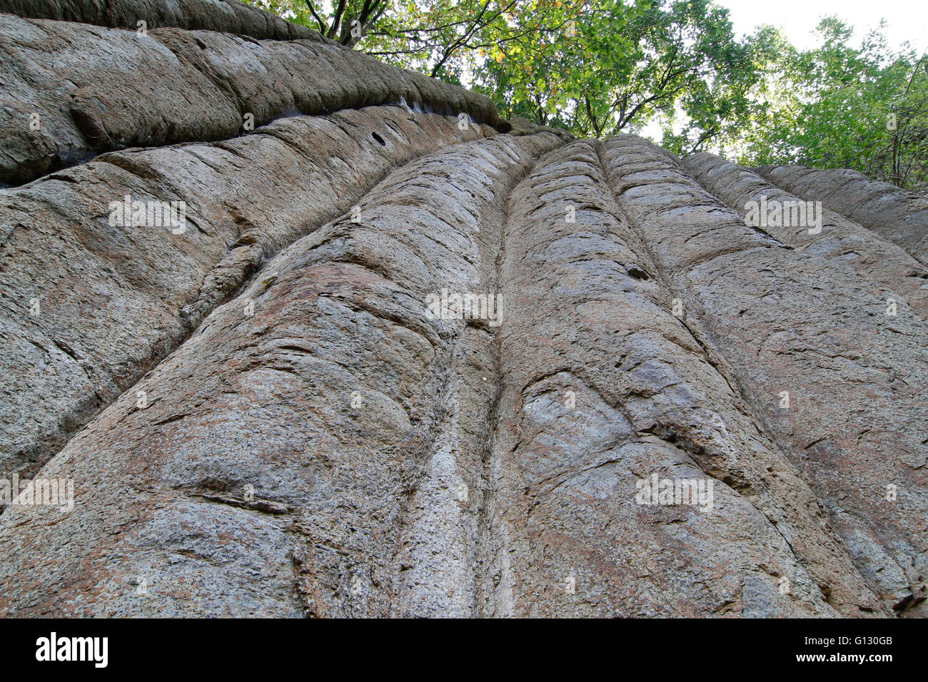 Resti di diversi flussi di lava - basalto colonnare della giunzione Foto Stock