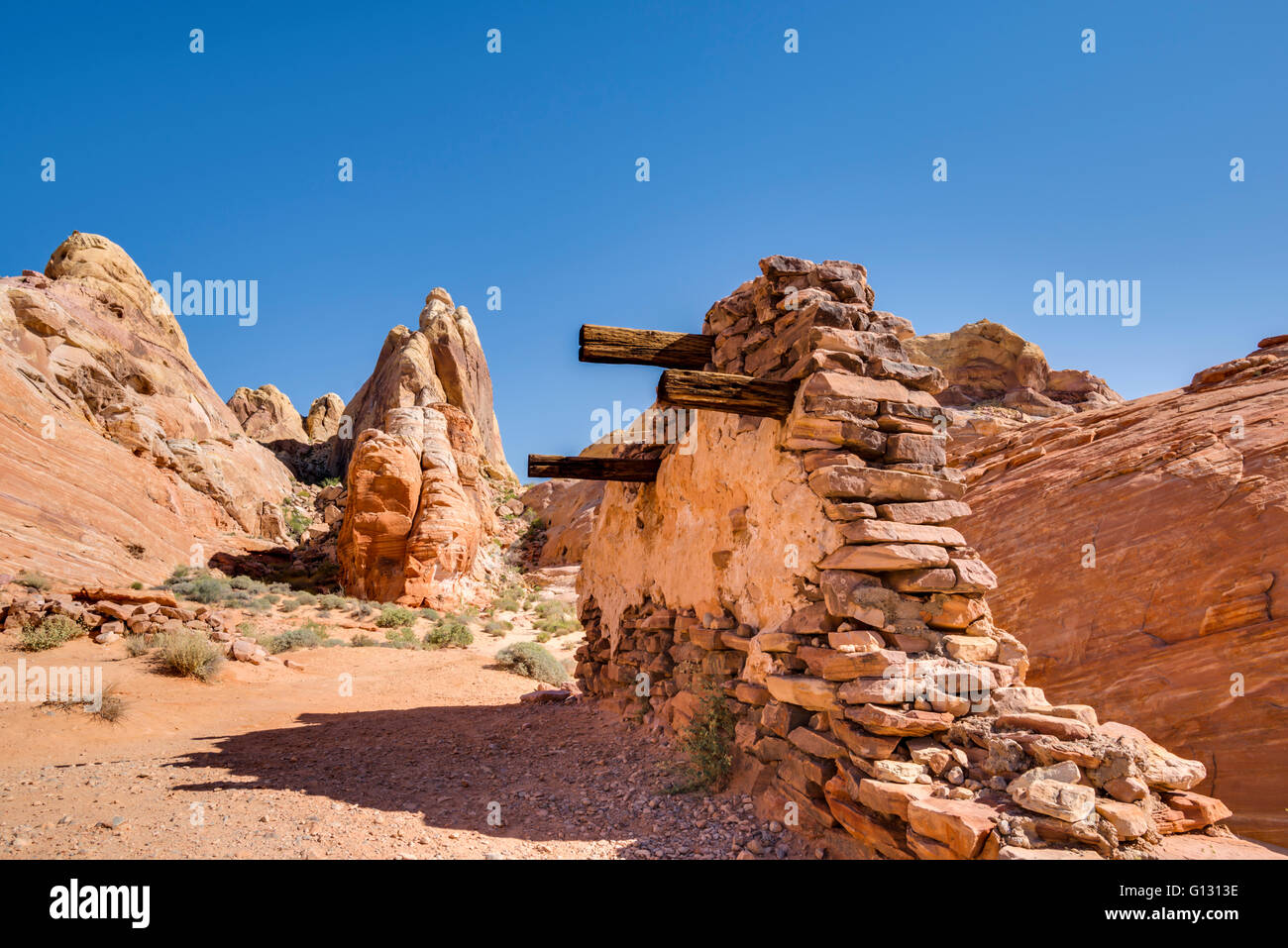 Cupole bianche Trail, il paesaggio del deserto, muro di mattoni. La Valle del Fuoco del parco statale, Nevada. Foto Stock