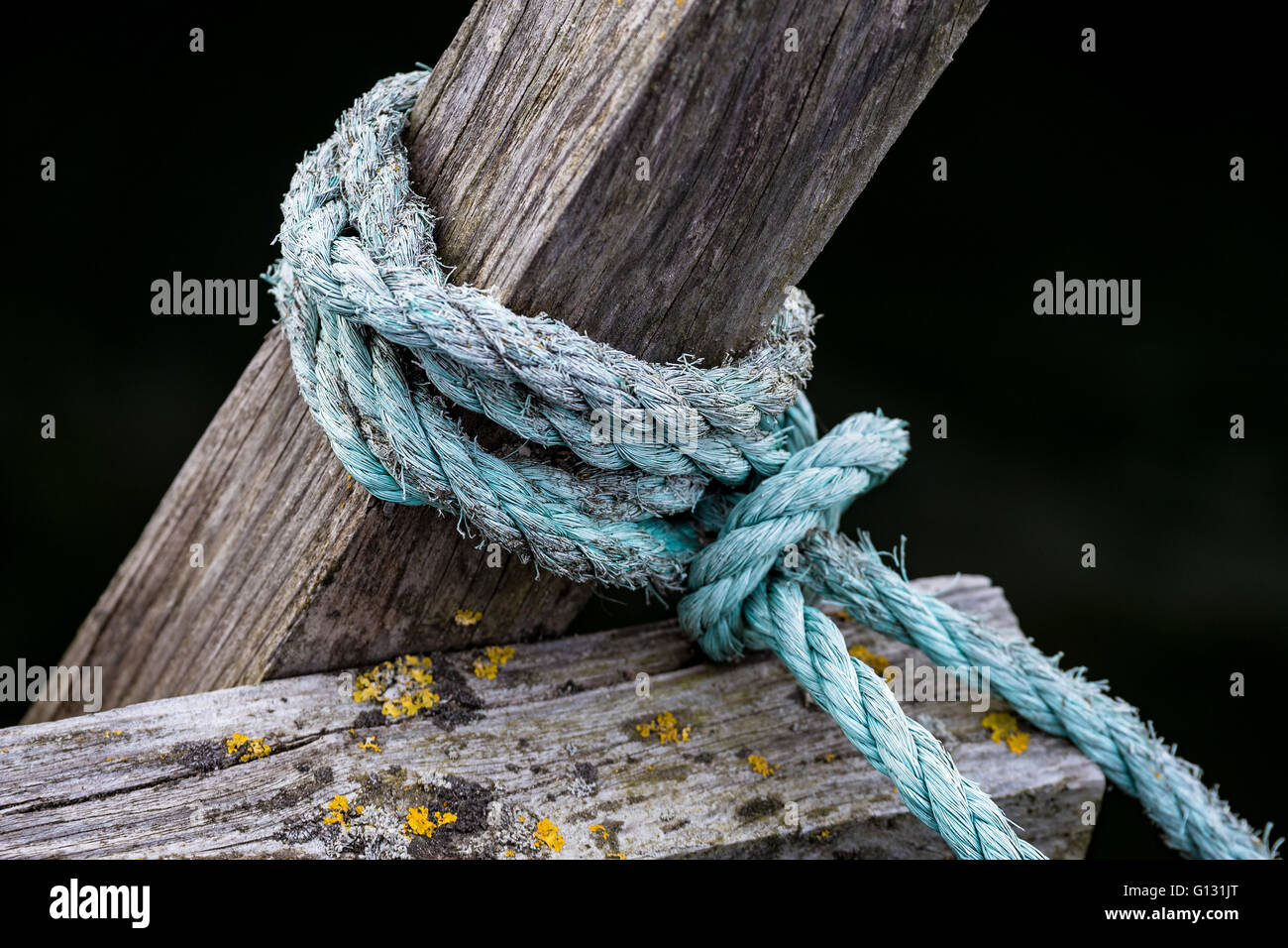 Fune su un molo in legno Foto Stock