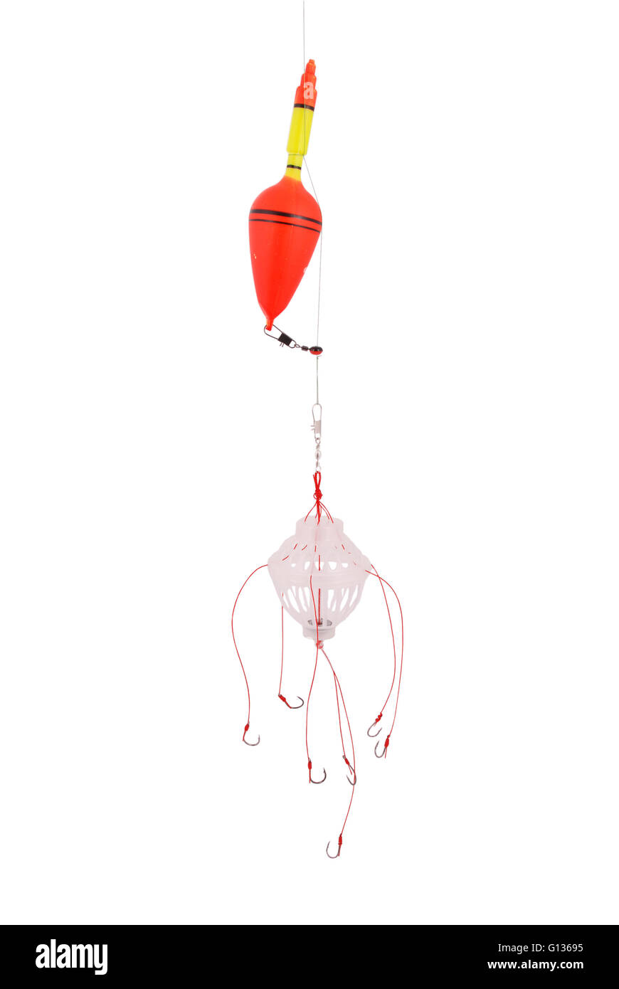 Forniture di pesca: galleggiante, una mangiatoia, ganci in uno sfondo nero Foto Stock