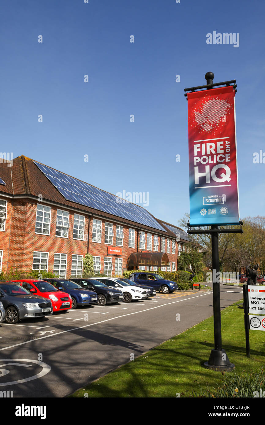Hampshire fuoco e di salvataggio e Hampshire Constabulary sede condivisa di Eastleigh. Il primo HQ condivisa nel paese. Foto Stock