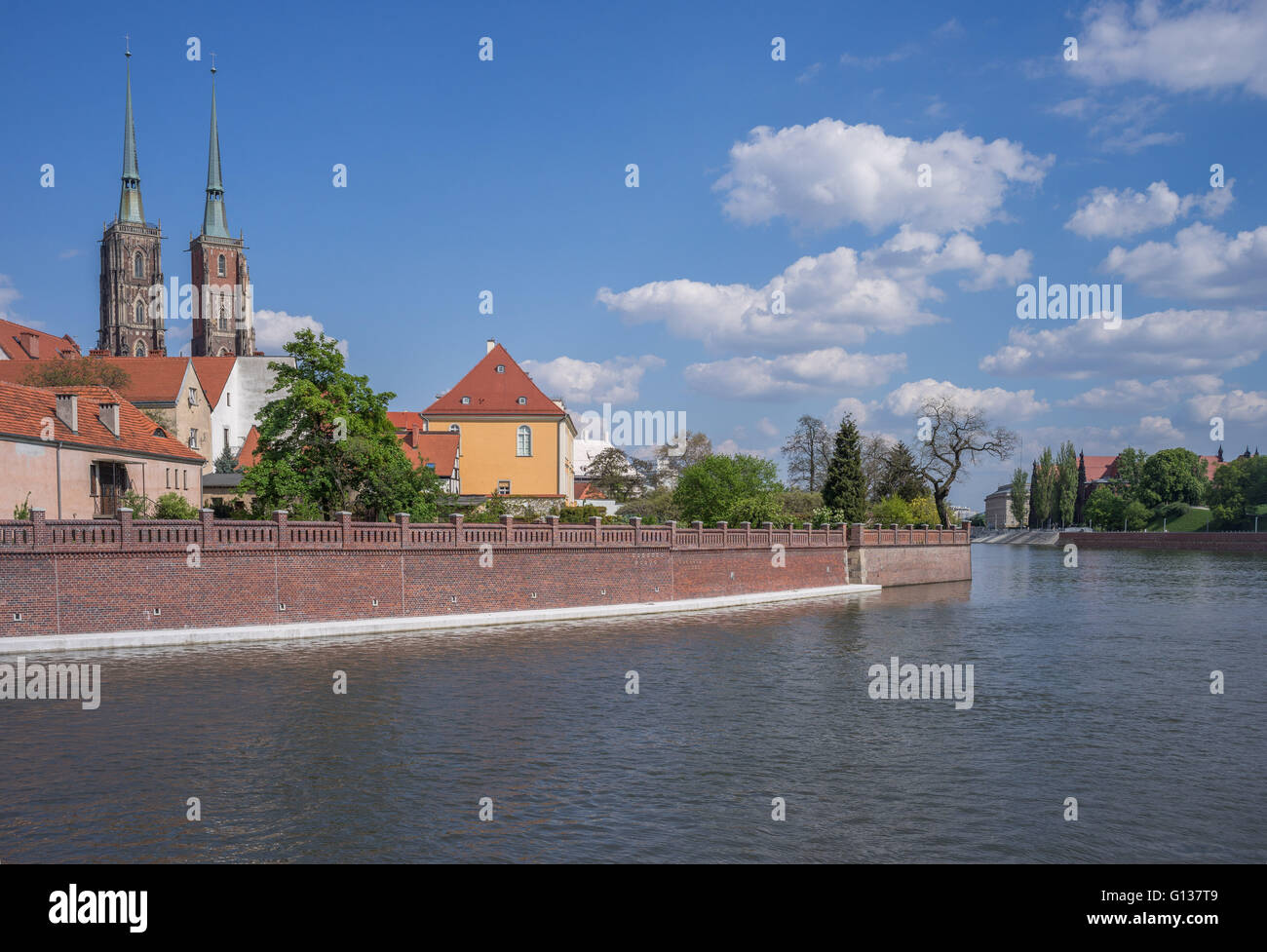 Ostrow Tumski fiume Odra Wroclaw giornata di sole Foto Stock