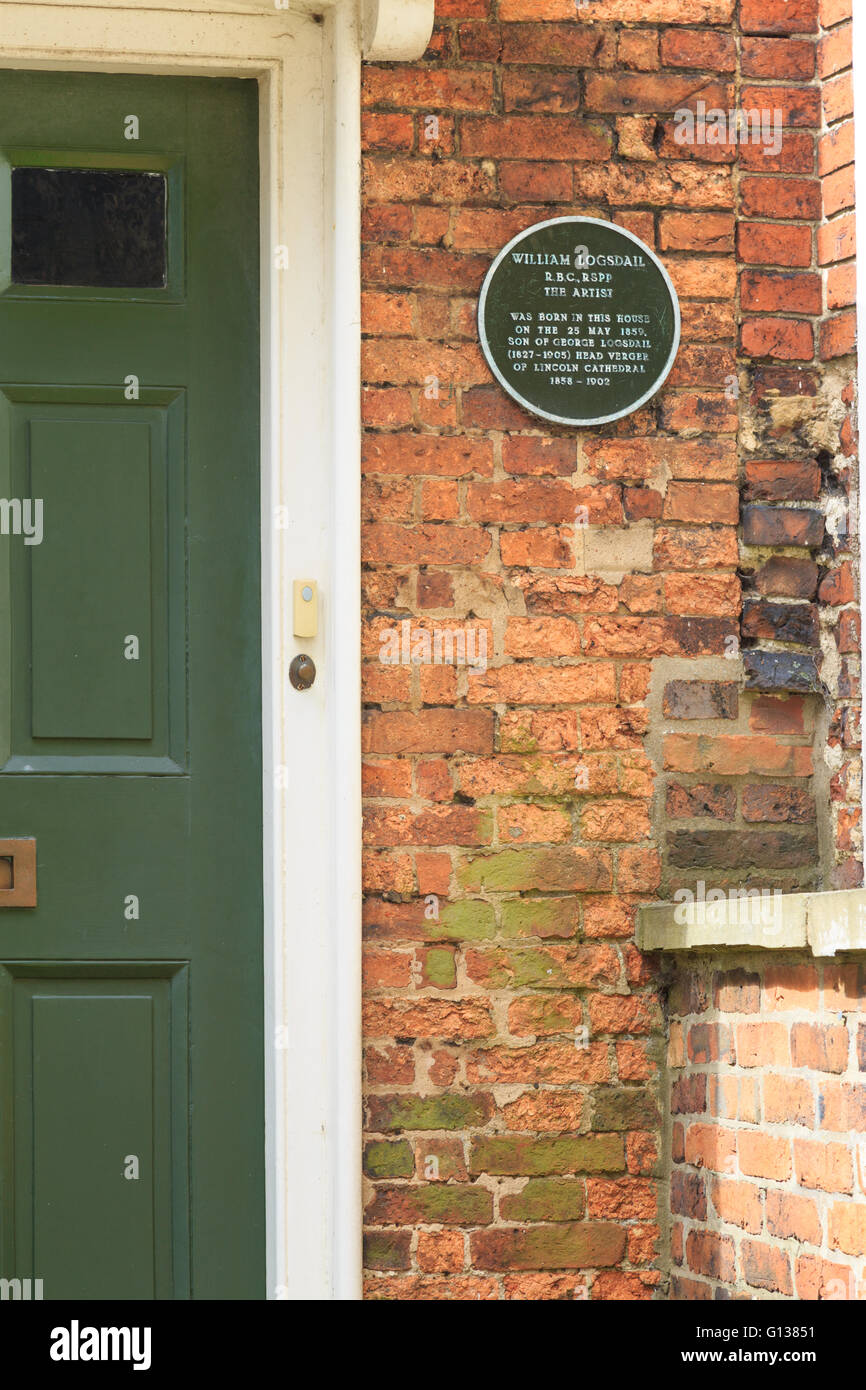 La porta anteriore e la placca di casa precedentemente occupato dall'artista - William Logsdail. Minster cantiere, Lincoln Foto Stock
