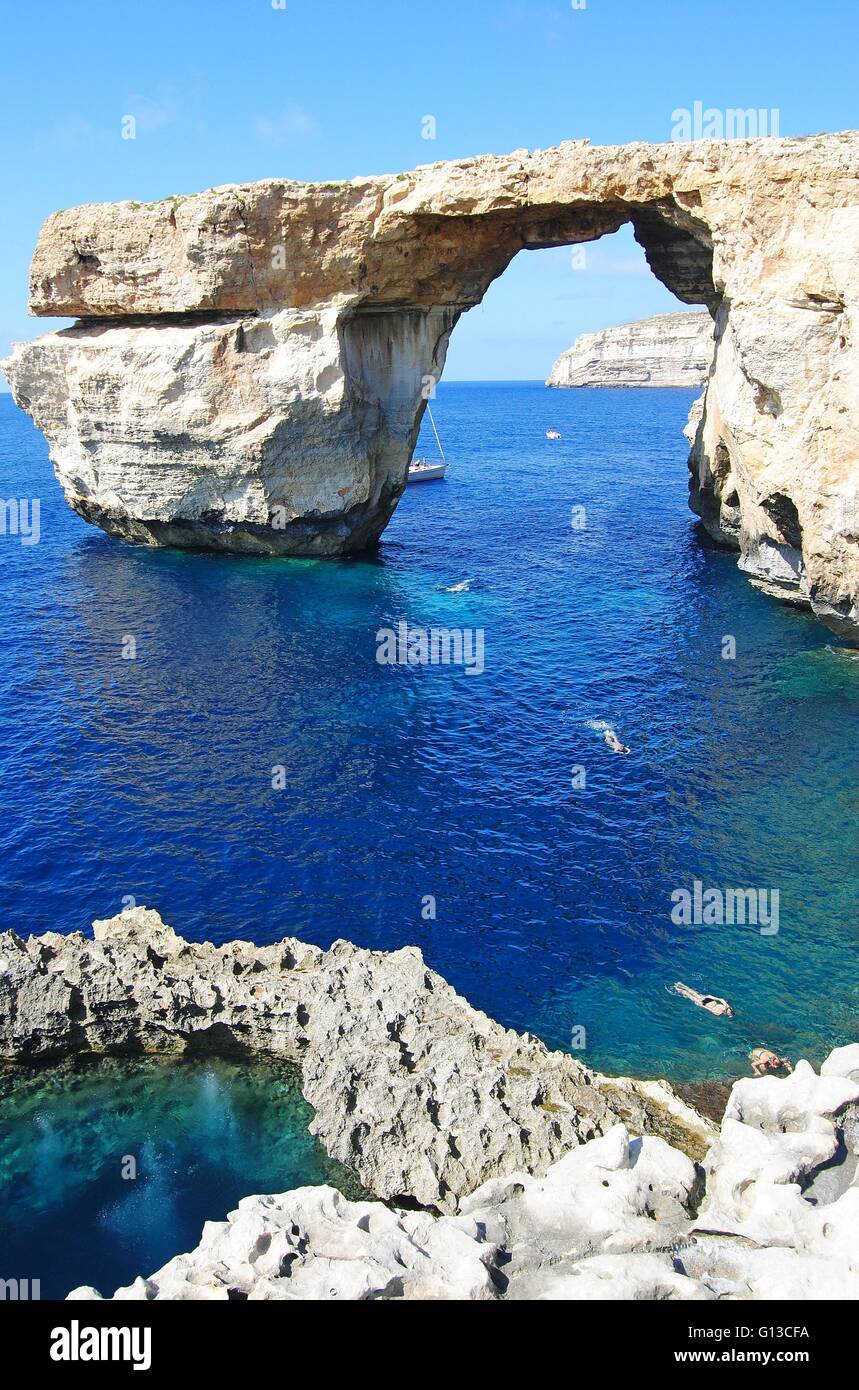 La finestra Azzurra e il Blue Hole sull isola di Gozo Foto stock - Alamy