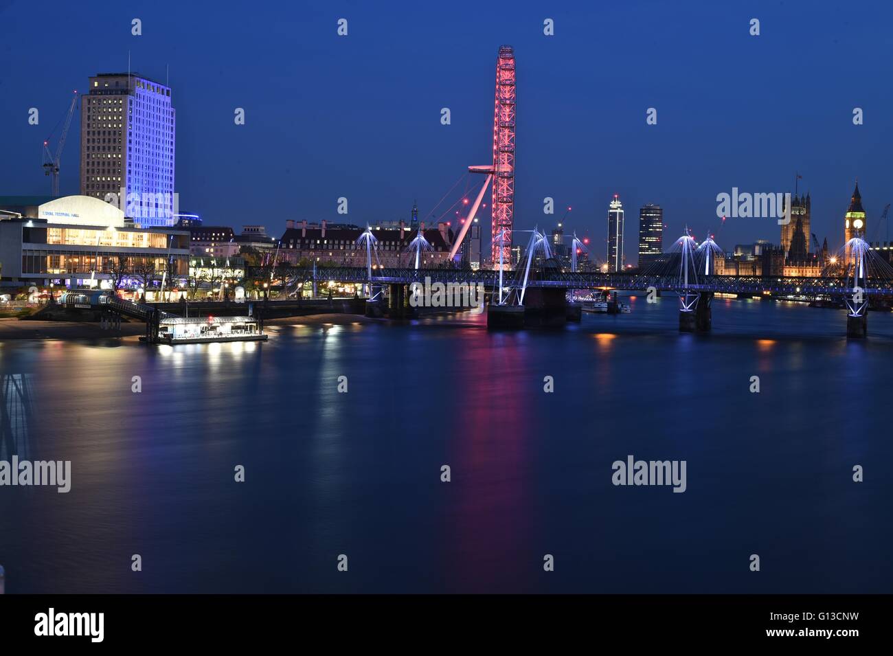 Lo skyline di Londra di notte Foto Stock