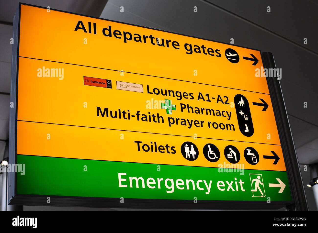 Gate di partenza segno London Heathrow Airport Foto Stock