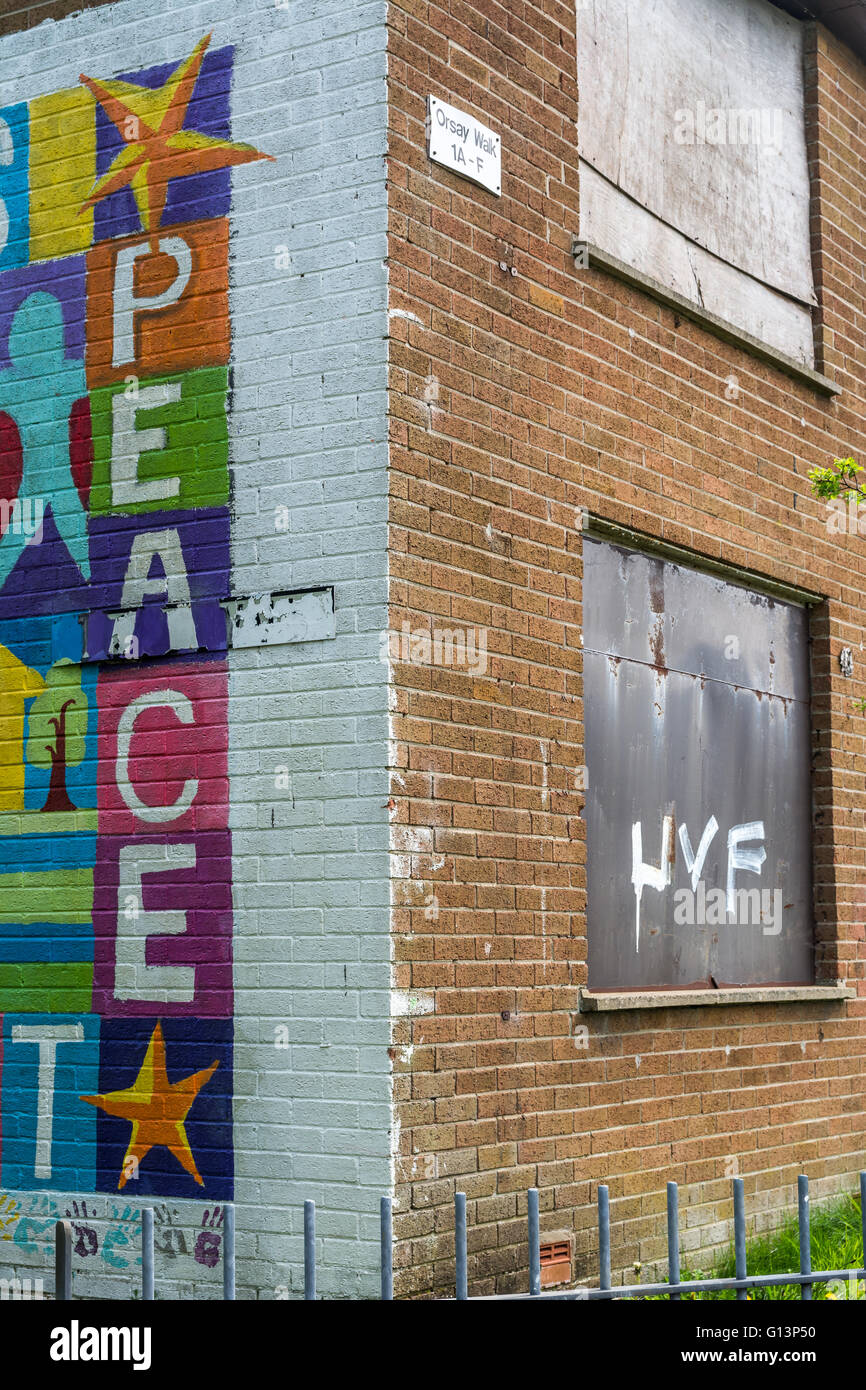 UVF graffiti a Ballybeen area di East Belfast bside murale di pace. Foto Stock