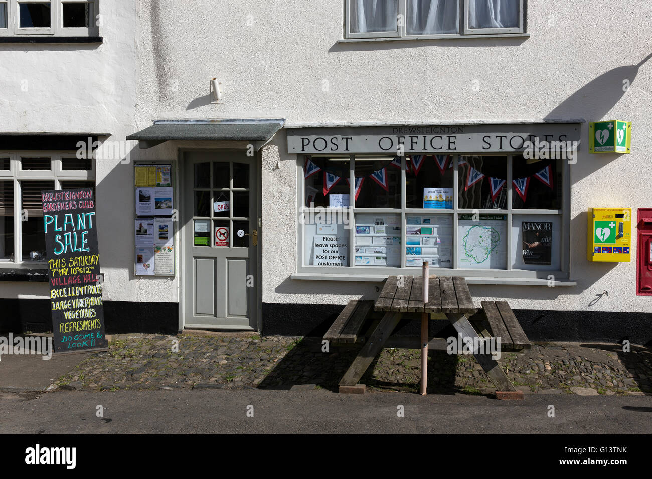Village post office,rural,Drewesteignton,Parco Nazionale di Dartmoor,portando, comunicazione, cottage, consegna fiori, gorge, h Foto Stock
