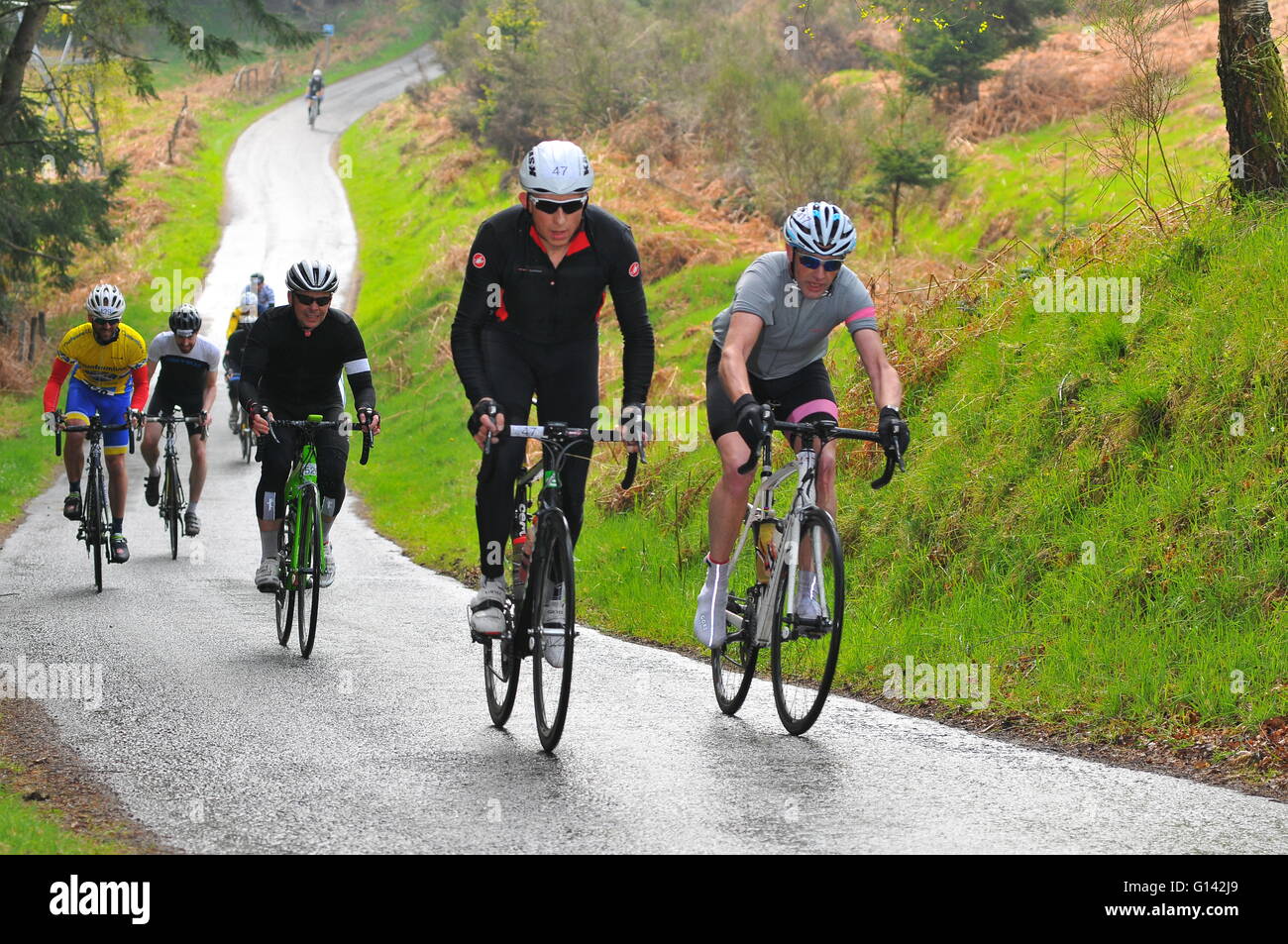 Concorrenti nell'Etape Caledonia bike race, Pitlochry, Perthshire, Scotland, Regno Unito. 8 Maggio, 2016. Foto Stock