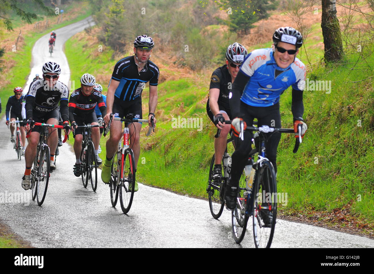 Concorrenti nell'Etape Caledonia bike race, Pitlochry, Perthshire, Scotland, Regno Unito. 8 Maggio, 2016. Foto Stock