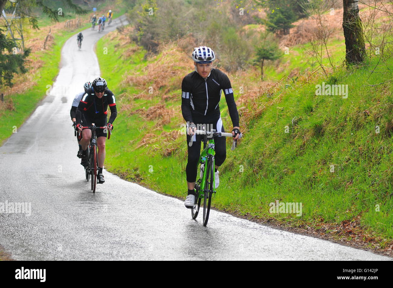 Concorrenti nell'Etape Caledonia bike race, Pitlochry, Perthshire, Scotland, Regno Unito. 8 Maggio, 2016. Foto Stock