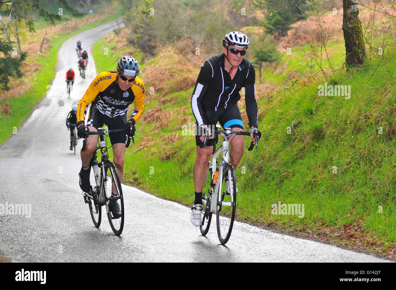 Concorrenti nell'Etape Caledonia bike race, Pitlochry, Perthshire, Scotland, Regno Unito. 8 Maggio, 2016. Foto Stock