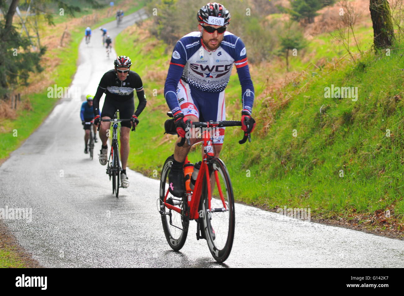 Concorrenti nell'Etape Caledonia bike race, Pitlochry, Perthshire, Scotland, Regno Unito. 8 Maggio, 2016. Foto Stock