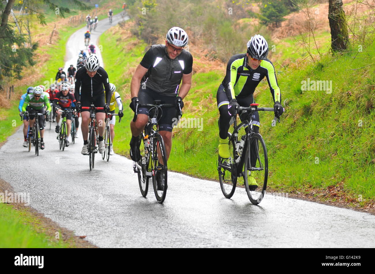 Concorrenti nell'Etape Caledonia bike race, Pitlochry, Perthshire, Scotland, Regno Unito. 8 Maggio, 2016. Foto Stock