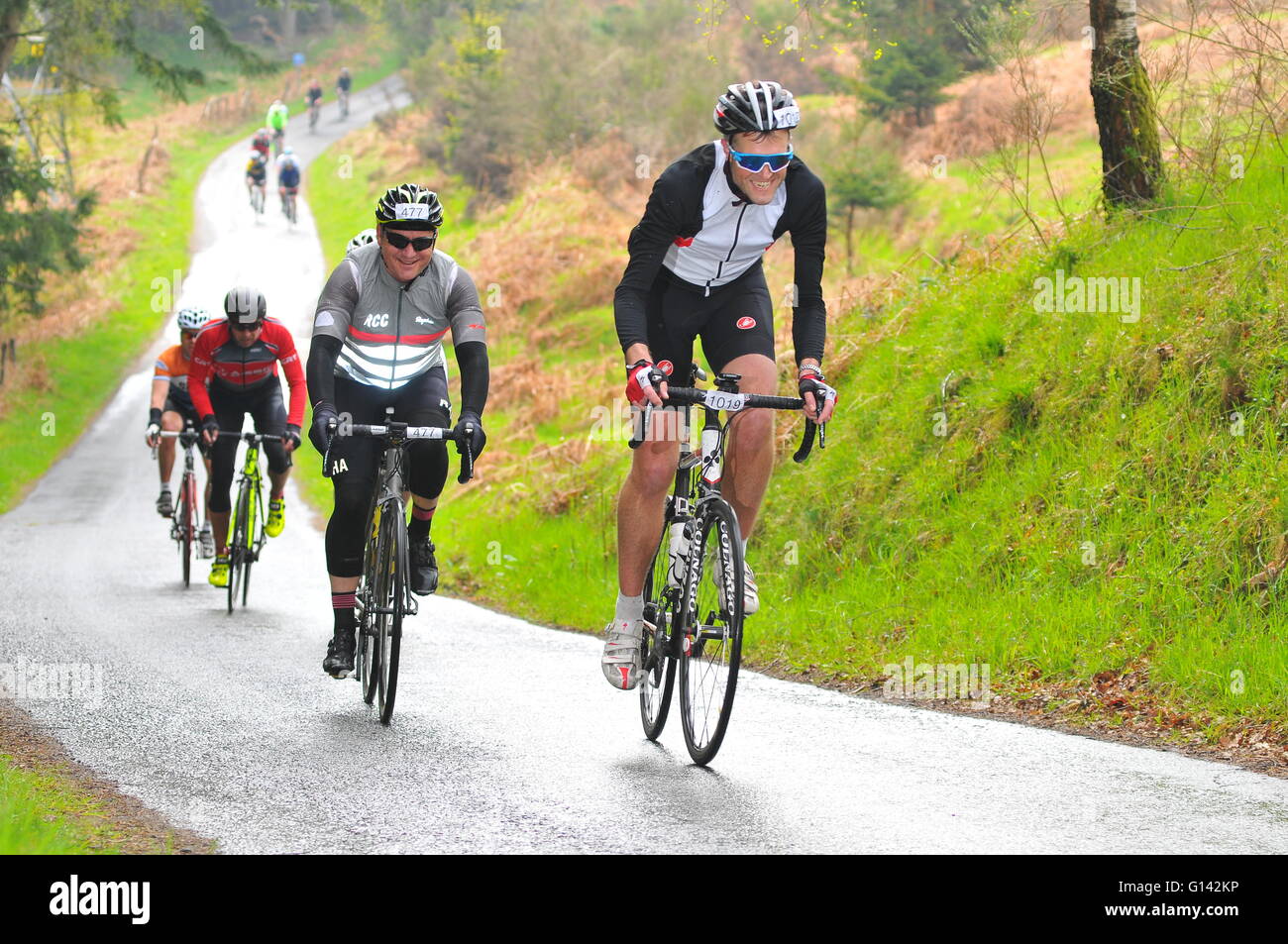 Concorrenti nell'Etape Caledonia bike race, Pitlochry, Perthshire, Scotland, Regno Unito. 8 Maggio, 2016. Foto Stock