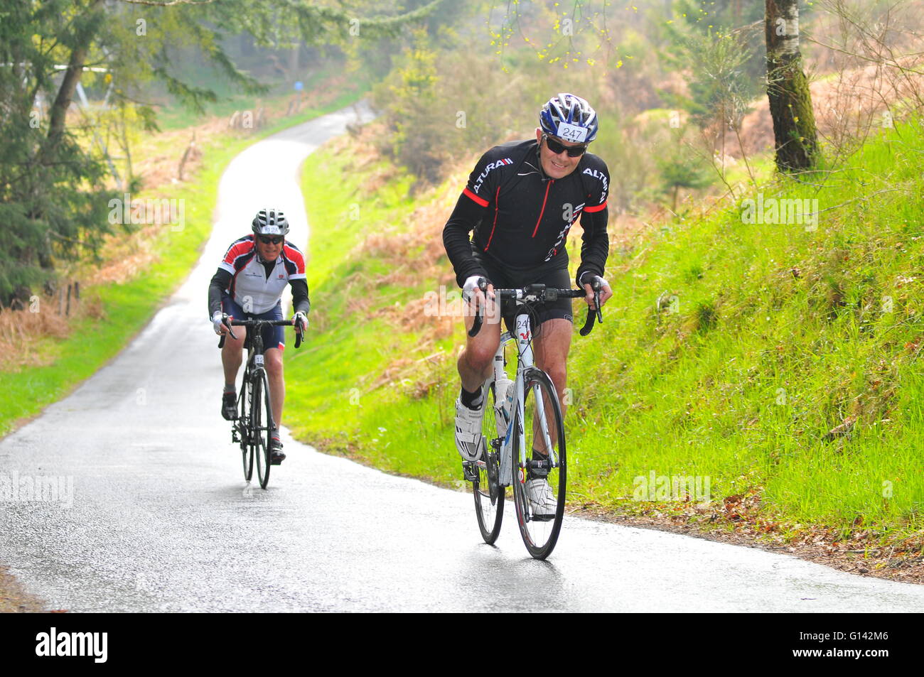 Concorrenti nell'Etape Caledonia bike race, Pitlochry, Perthshire, Scotland, Regno Unito. 8 Maggio, 2016. Foto Stock