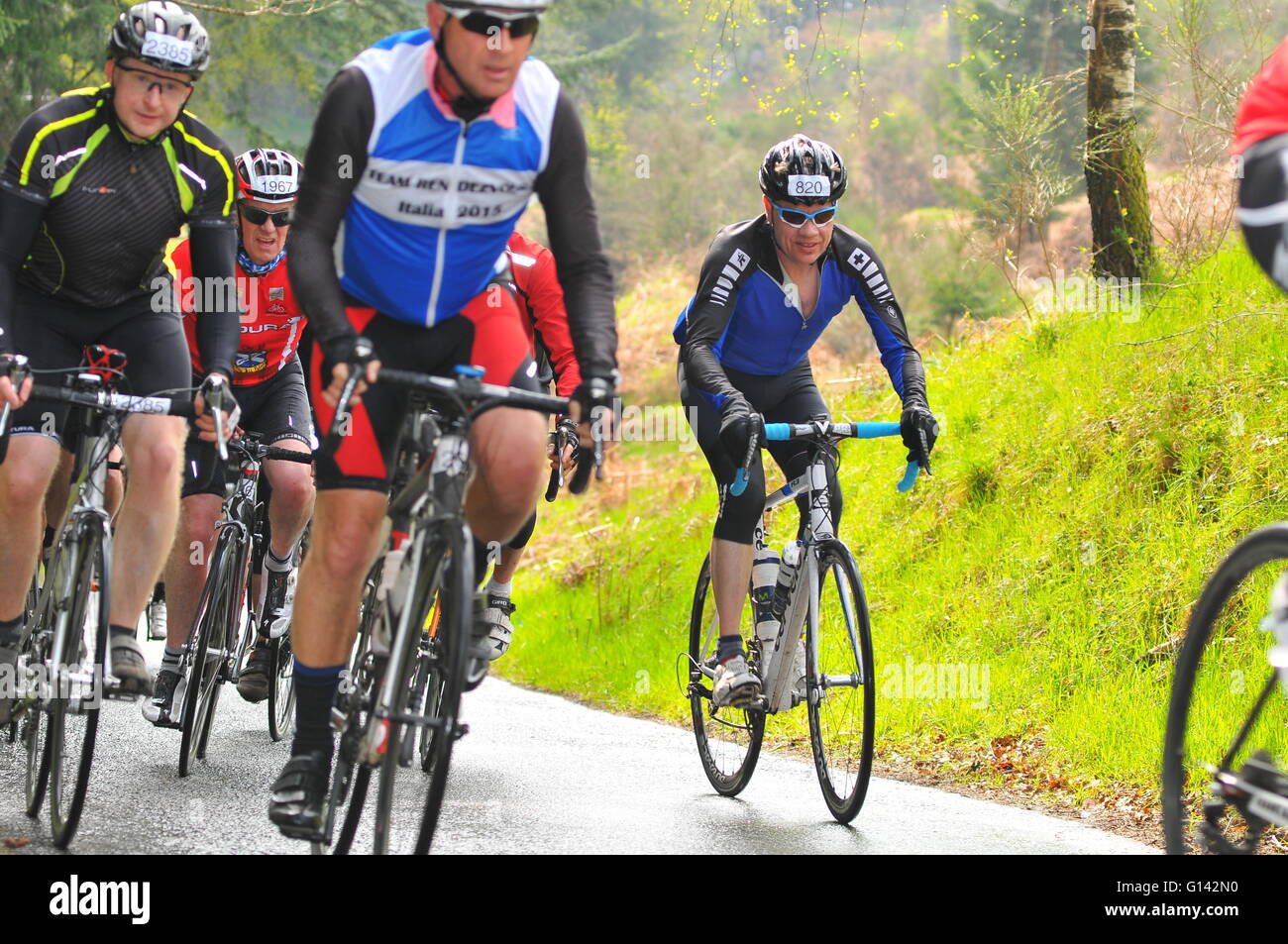 Concorrenti nell'Etape Caledonia bike race, Pitlochry, Perthshire, Scotland, Regno Unito. 8 Maggio, 2016. Foto Stock