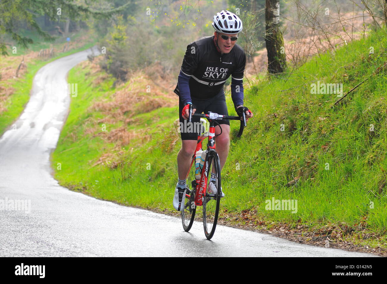 Concorrenti nell'Etape Caledonia bike race, Pitlochry, Perthshire, Scotland, Regno Unito. 8 Maggio, 2016. Foto Stock