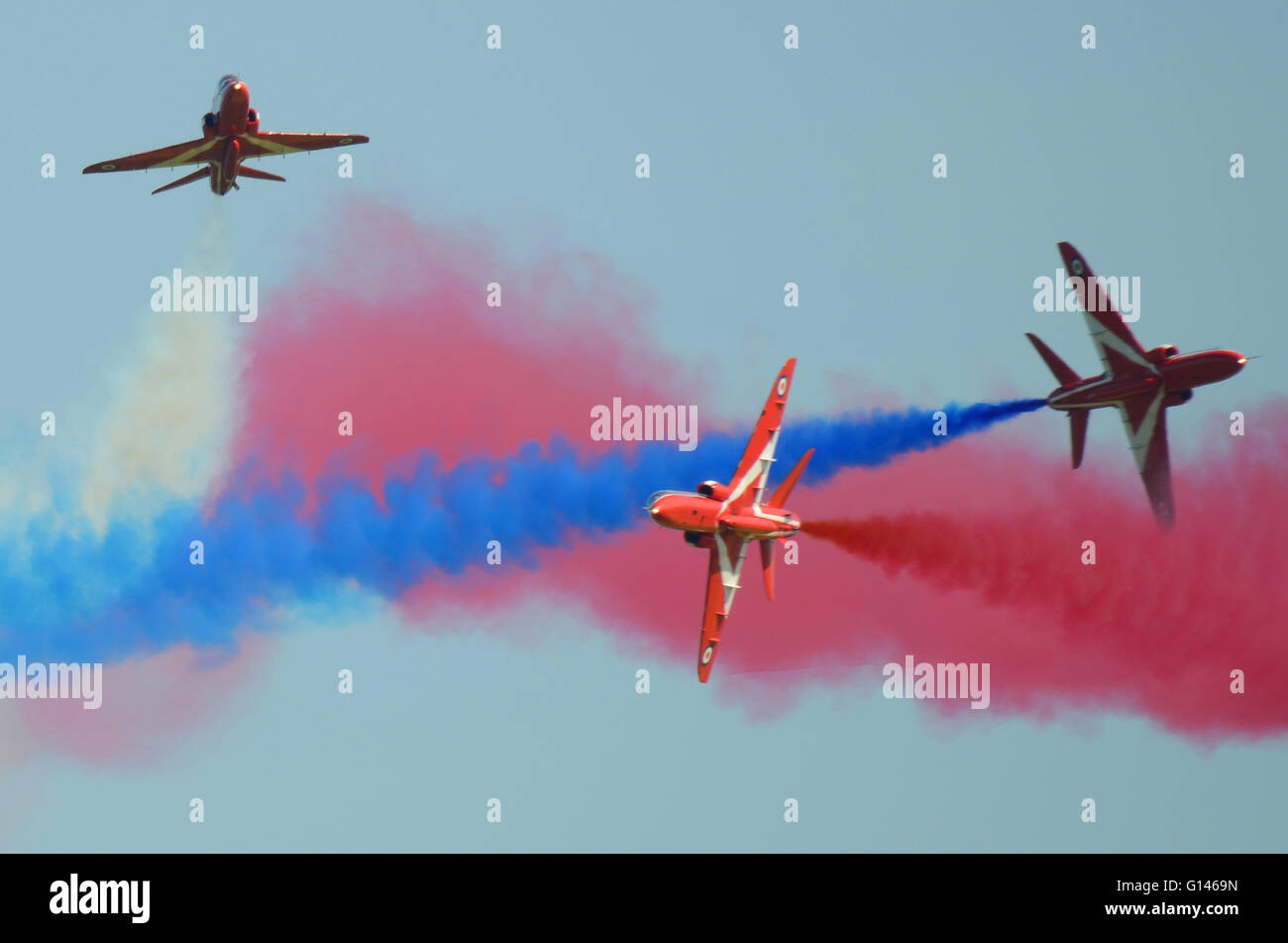 Il Premiere Airshow di Shuttleworth ha incluso il debutto pubblico nel 2016 del team Red Arrows della RAF Foto Stock