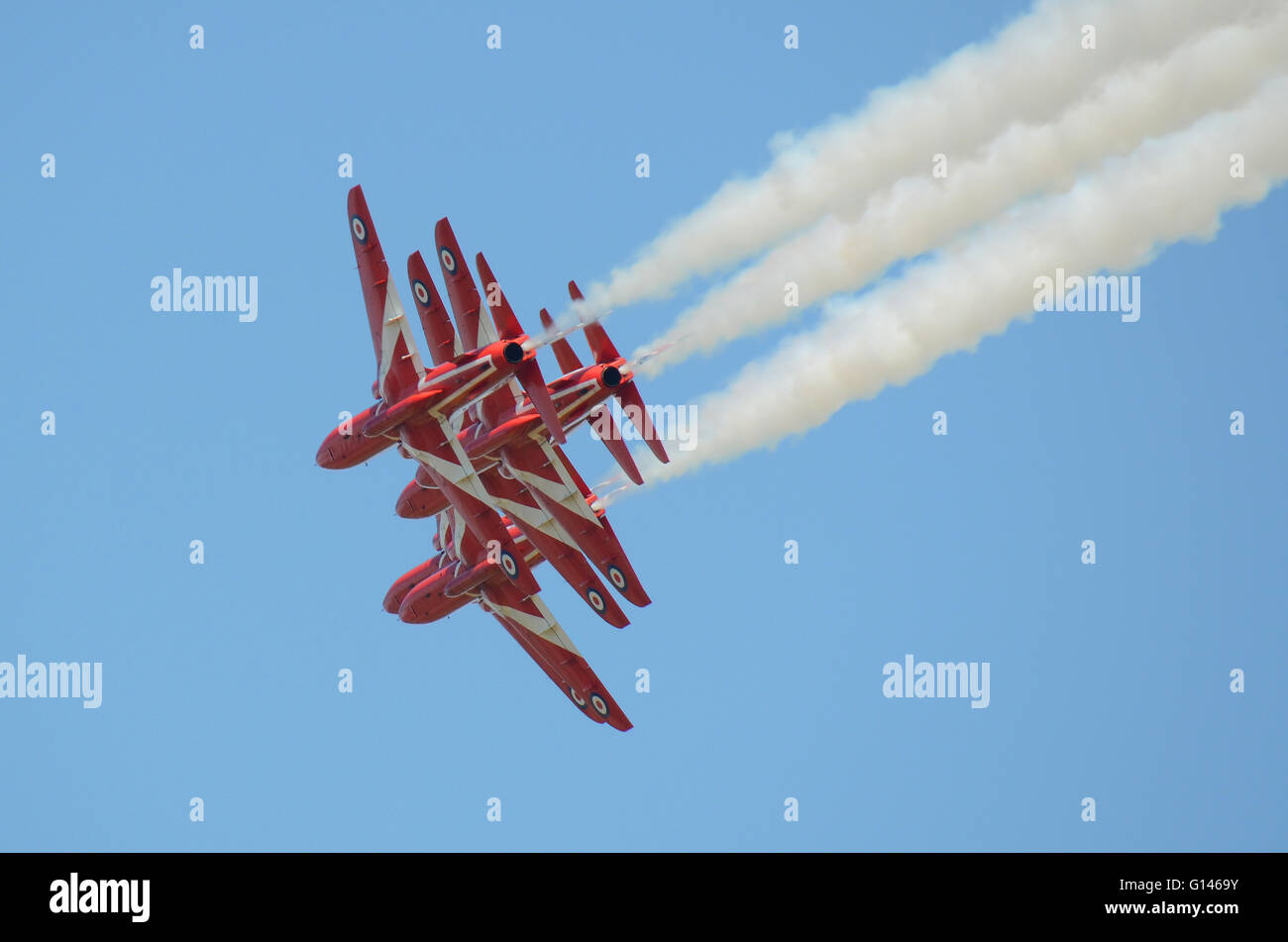 Il Premiere Airshow di Shuttleworth ha incluso il debutto pubblico nel 2016 del team Red Arrows della RAF Foto Stock
