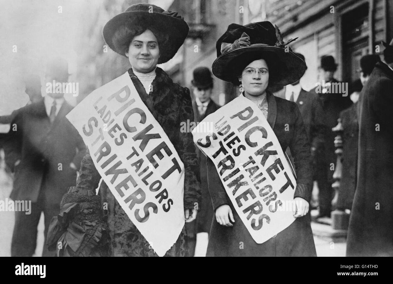 Il New York shirtwaist sciopero del 1909, noto anche come la rivolta dei 20.000, è stato un lavoro sciopero che coinvolge principalmente le donne ebree lavora in New York shirtwaist fabbriche. Guidati da Clara Lemlich e supportati da la Nazionale Femminile Trade Union League o Foto Stock
