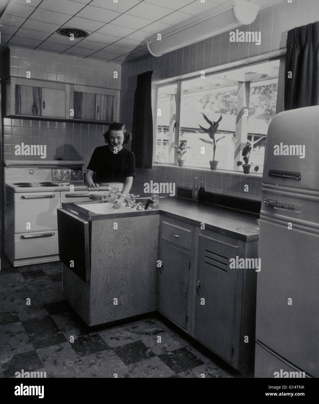 "Beautility House' cucina. Pittsburgh, circa 1950. Progettato per miscelare 'moderne comfort' con la bellezza, questa cucina è stata costruita dalla Westinghouse Electric Corporation di Pittsburgh's better homes esposizione. Foto Stock
