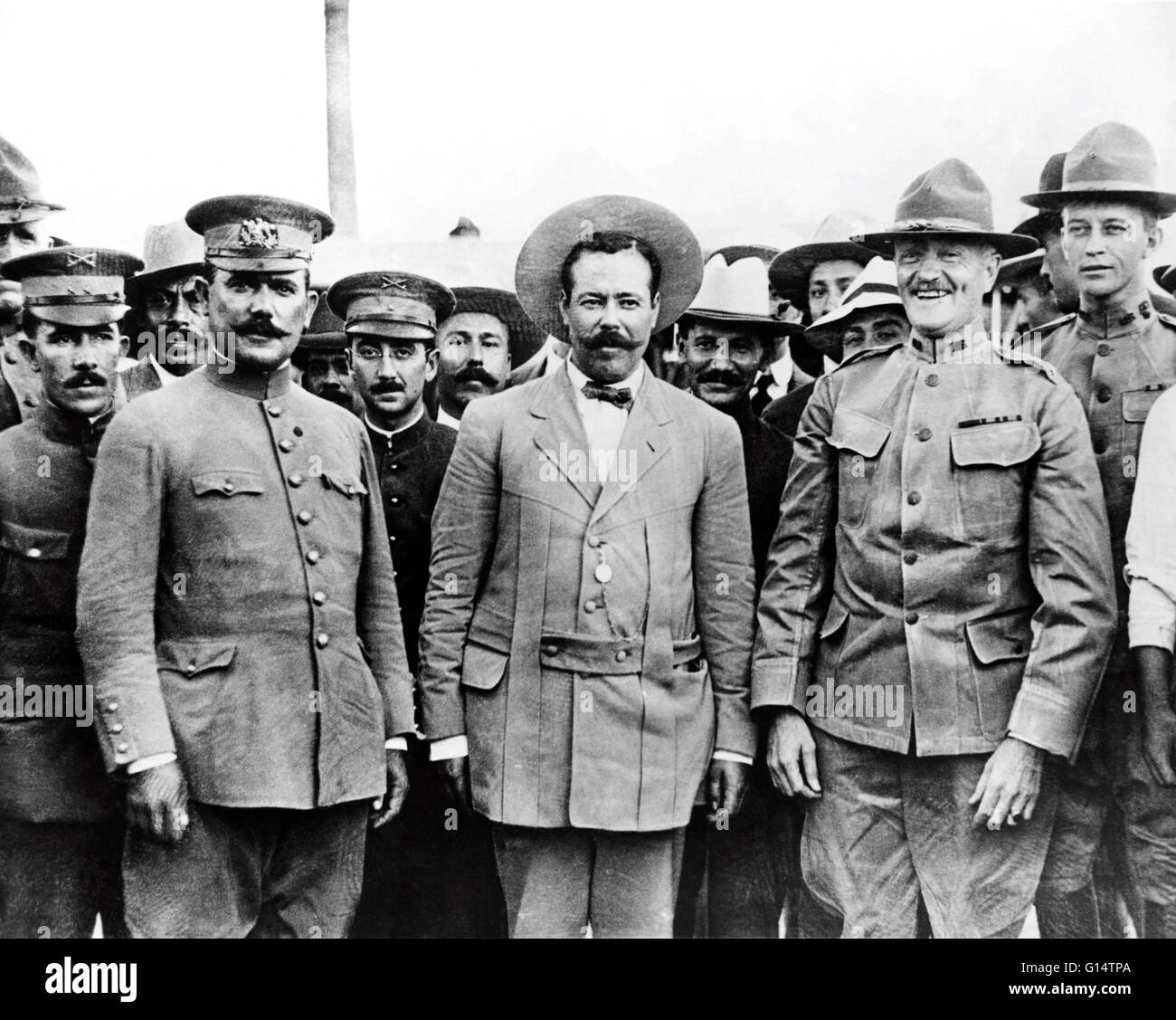 Il 26 agosto 1914 ,Generale "Blackjack' John Pershing messicano ospitato costituzionalista Generals Pancho Villa e Alvaro Obregon. Si sono incontrati su un Rio Grande ponte, dopo che Pershing scortato i suoi ospiti per una recensione a Fort Bliss, poi a socializzare al suo h Foto Stock