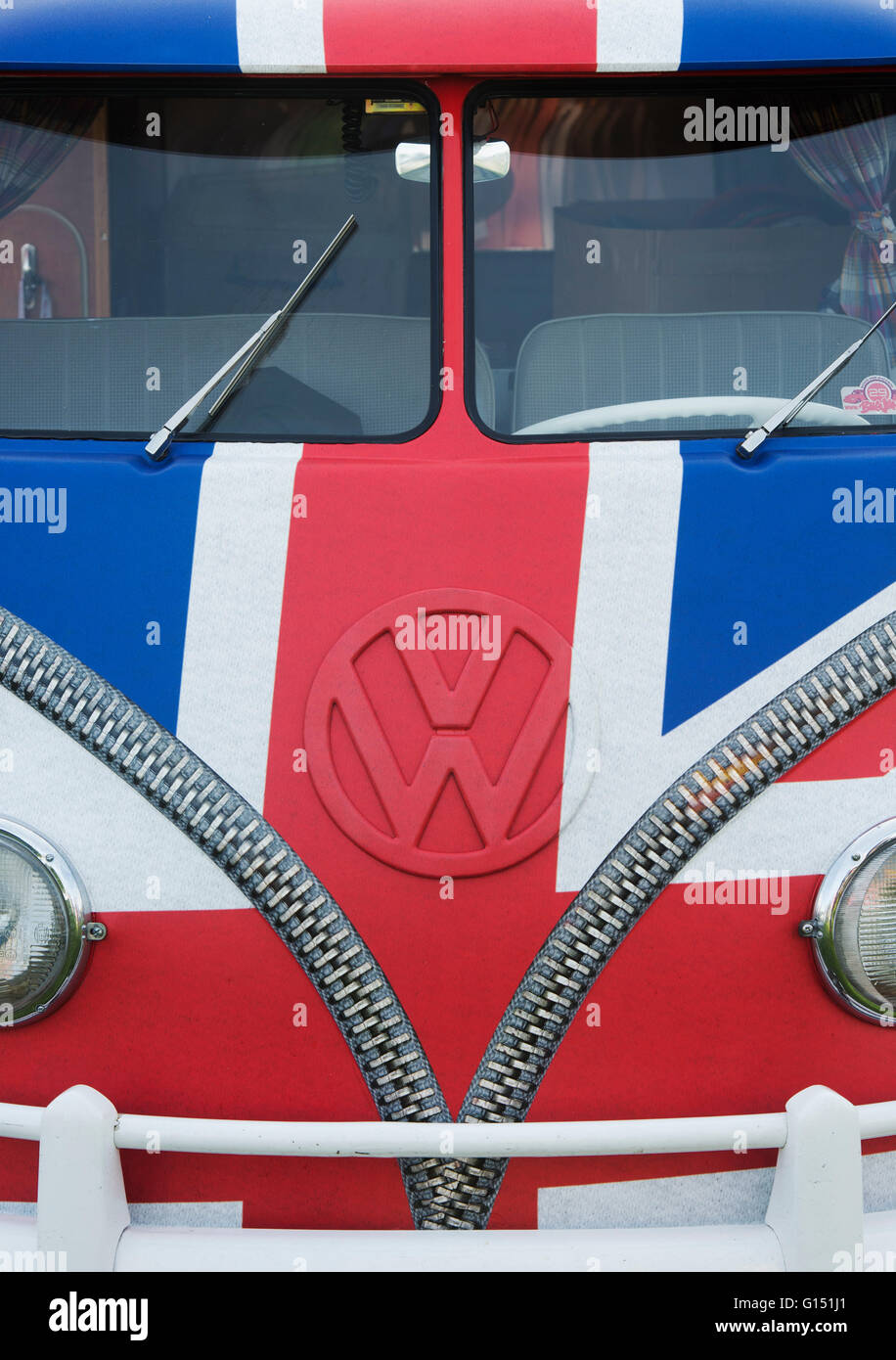 Unione Jack Cool flo lifestyle abbigliamento decalcomania su un vintage VW furgone lamierato a Stanford Hall VW mostra. Leicestershire, Inghilterra Foto Stock Unione Jack Cool flo lifestyle abbigliamento decalcomania su un vintage VW furgone lamierato a Stanford Hall VW mostra. Leicestershire, Inghilterra Foto Stock
