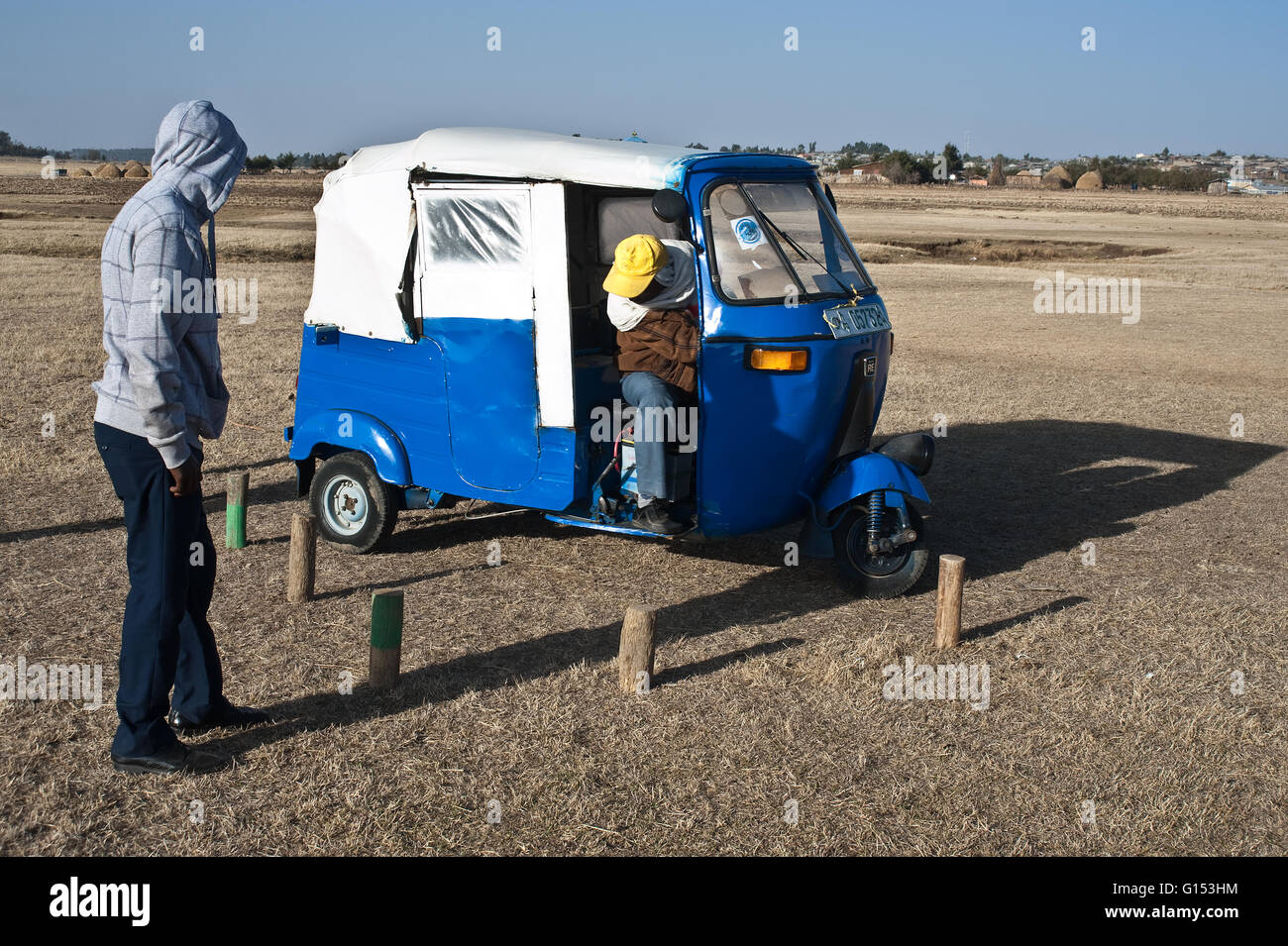 Auto rickshaw lezione di guida (Etiopia) Foto Stock