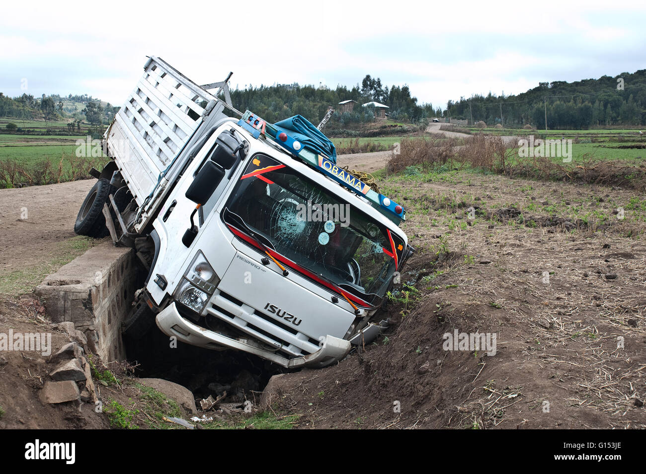 Incidente stradale su una strada rurale in Etiopia Foto Stock