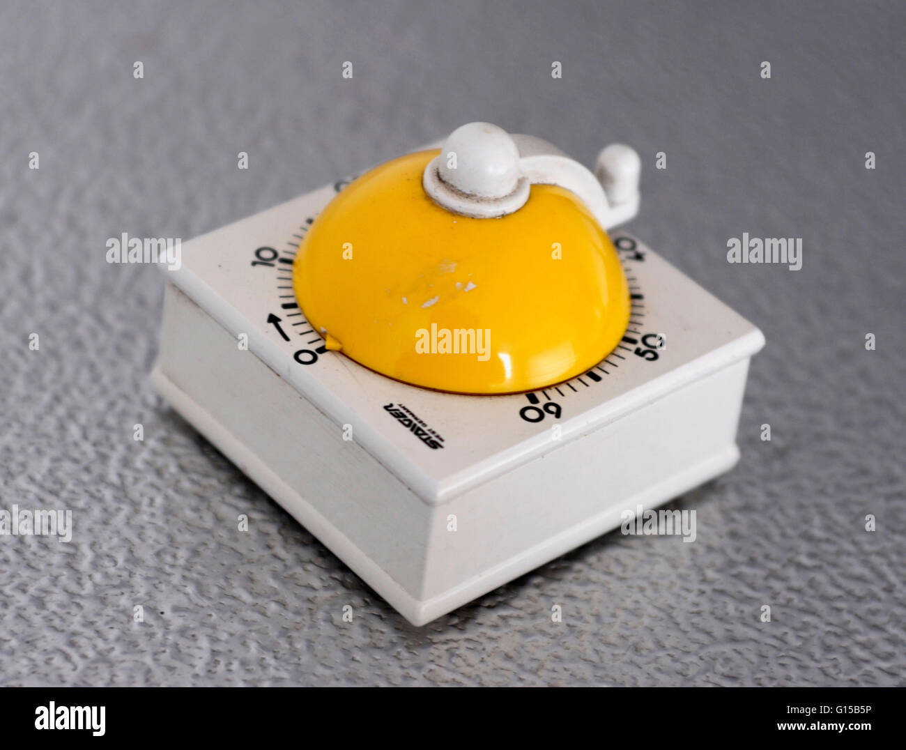 Timer da cucina vintage, plastica gialla e bianca Foto Stock
