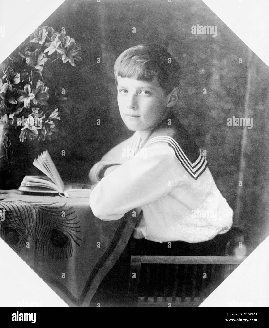 Alexei, circa 1910 - 1915. Alexei Romanov (12 agosto 1904 - 17 luglio 1918), il giovane erede, fu afflitto con emofilia B, una malattia ereditaria che impedisce al sangue di coagulazione correttamente, che a quel tempo era incurabile e di solito portato ad un untimel Foto Stock